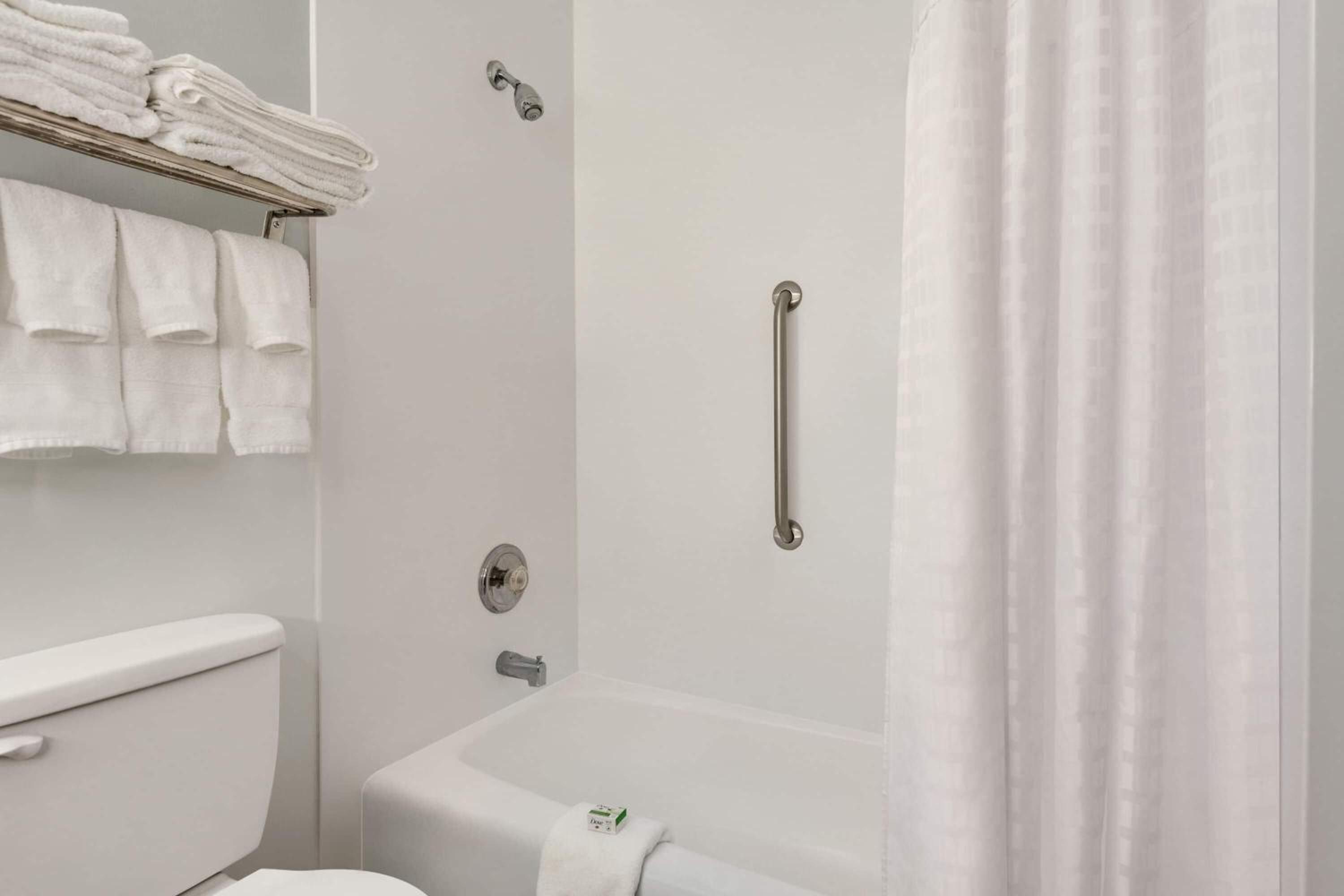 Deluxe Double Room with Two Double Beds - Disability Access - Non-Smoking photo 1