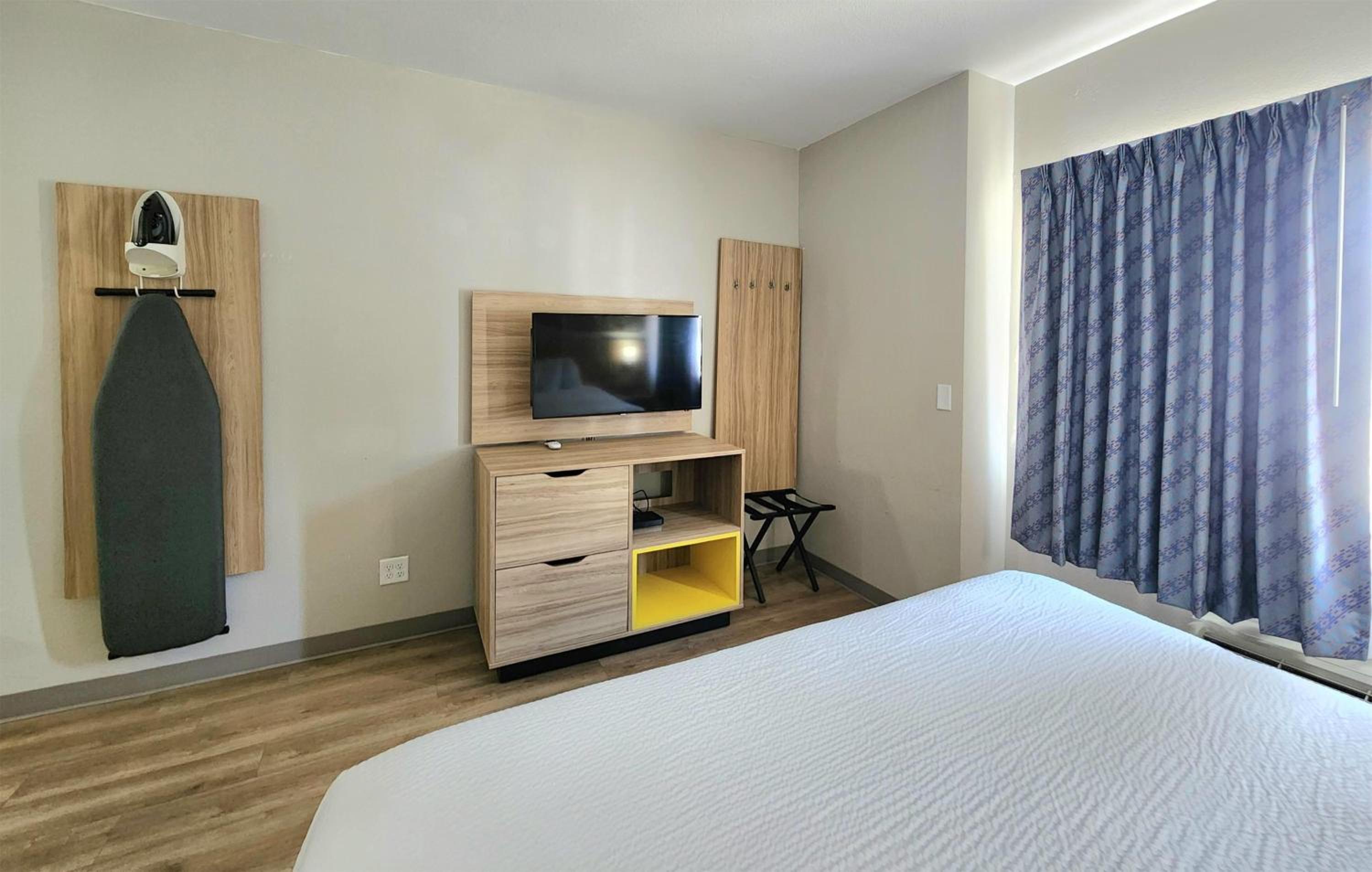 Two-Bedroom Executive Suite with Two King Beds - Non-Smoking - Photo 2