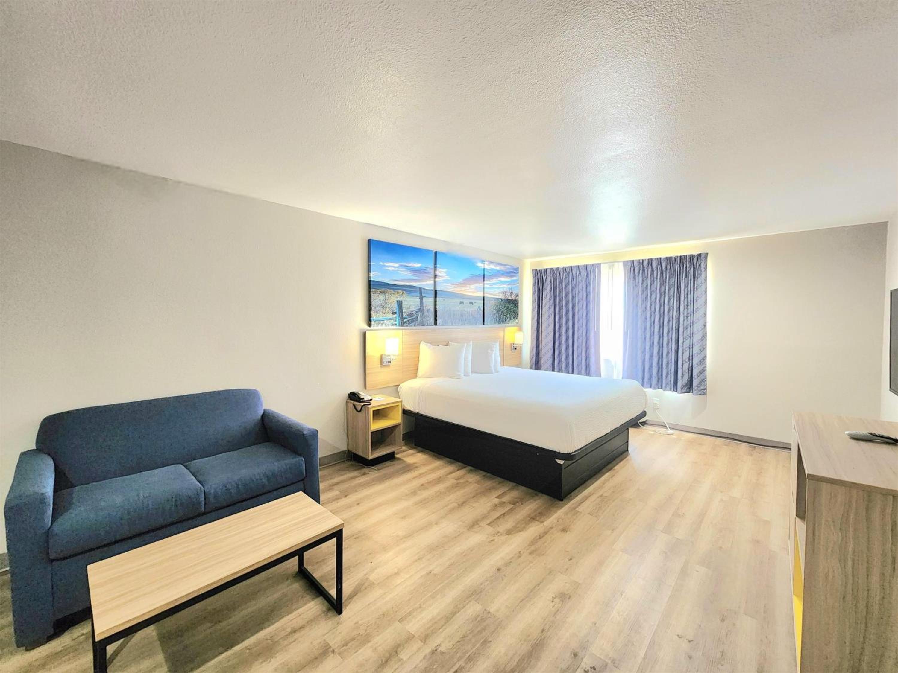 King Room - Non-Smoking - Photo 1