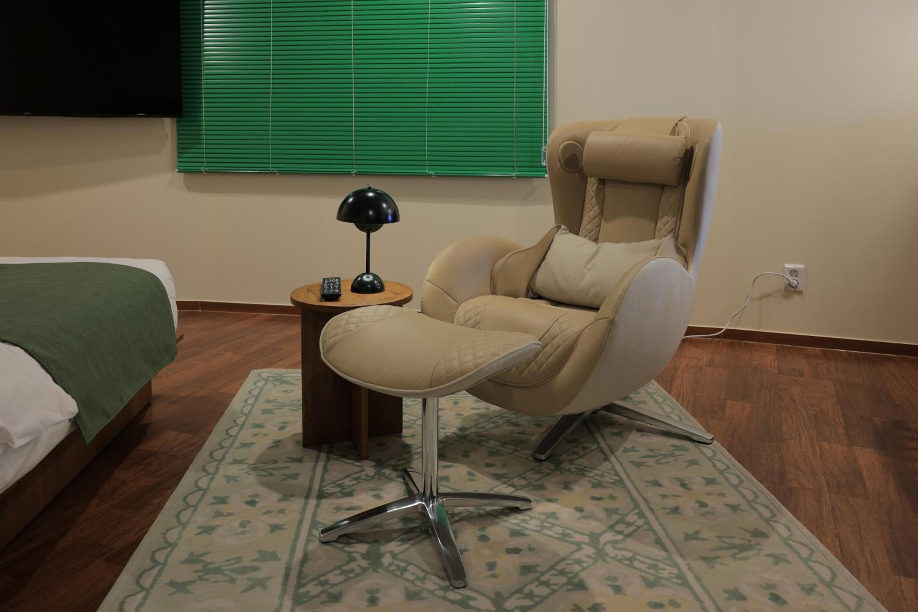 Massage Chair - Photo 4