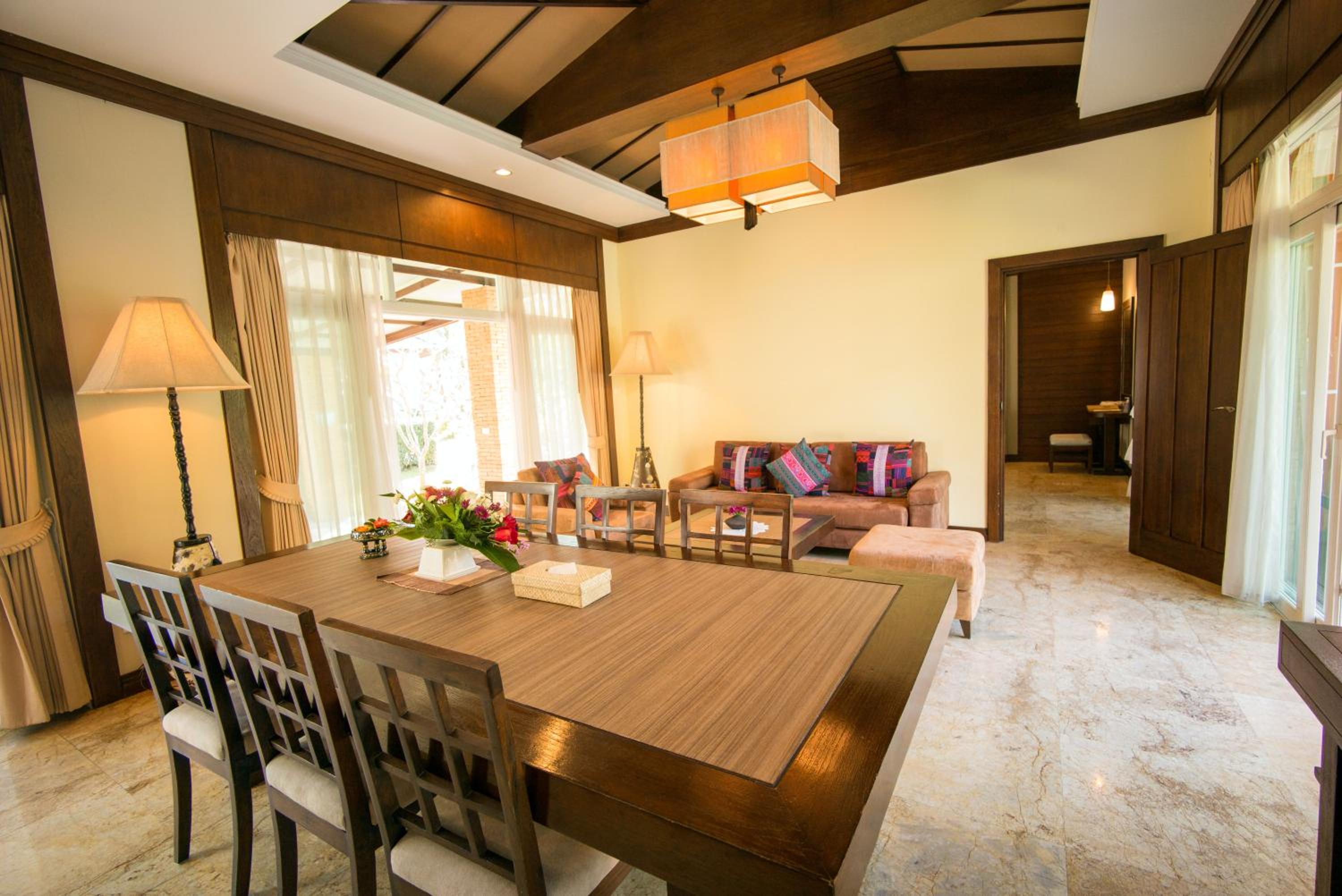 Family Pool Access Suite Villa King Bed - Photo 10