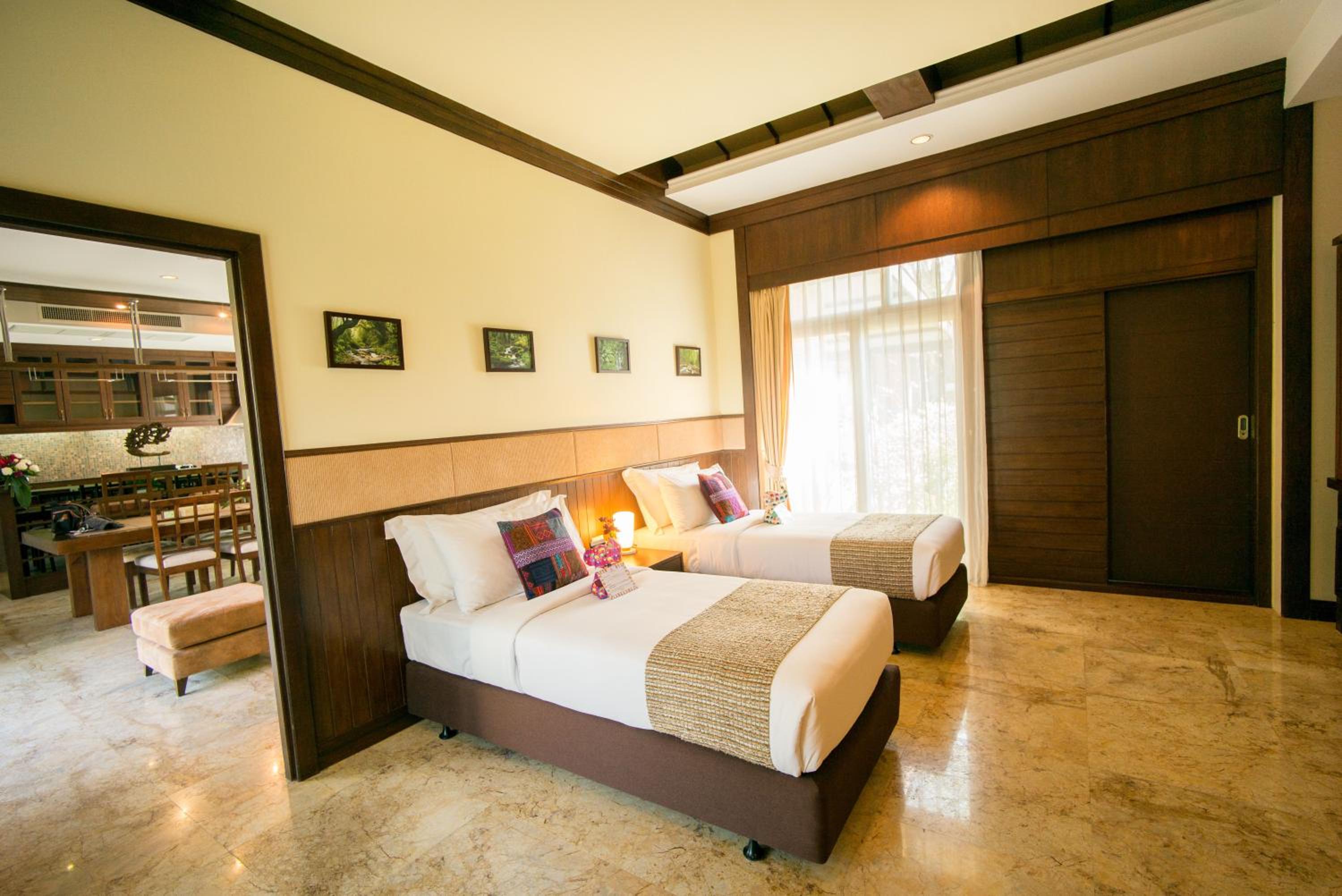 Family Pool Access Suite Villa King Bed - Photo 7