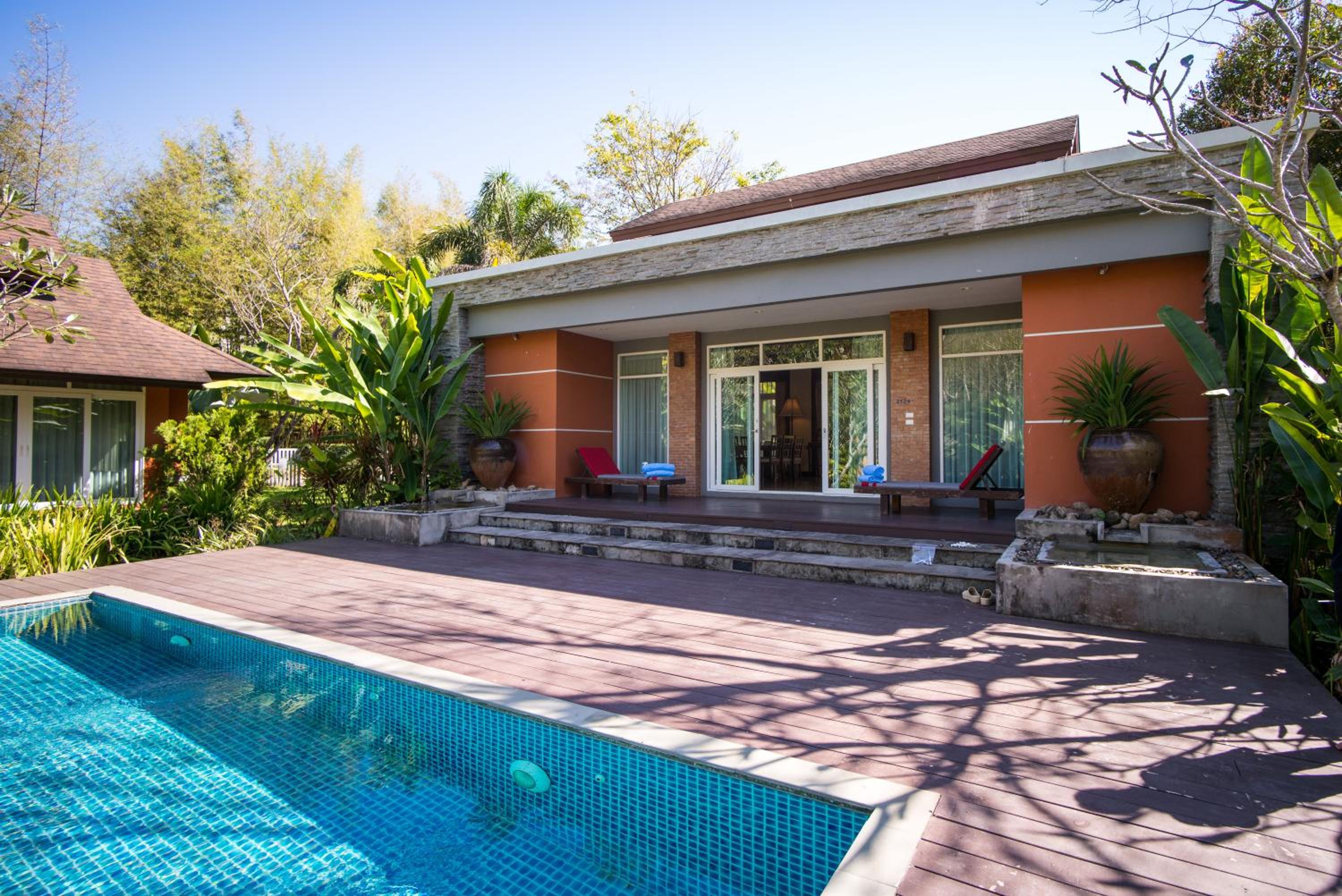 Family Pool Access Suite Villa King Bed - Photo 8