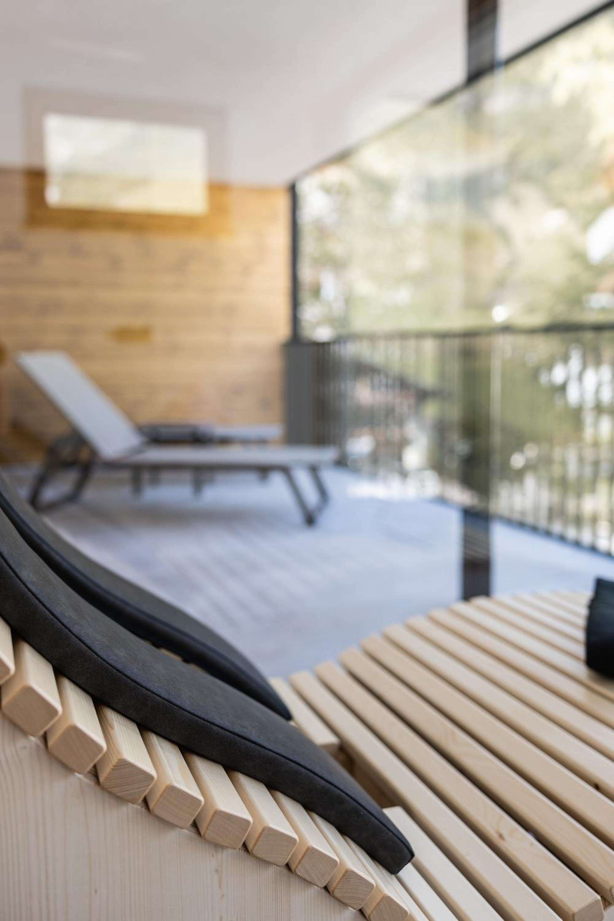 One-Bedroom Apartment with Balcony and Mountain View   photo 1