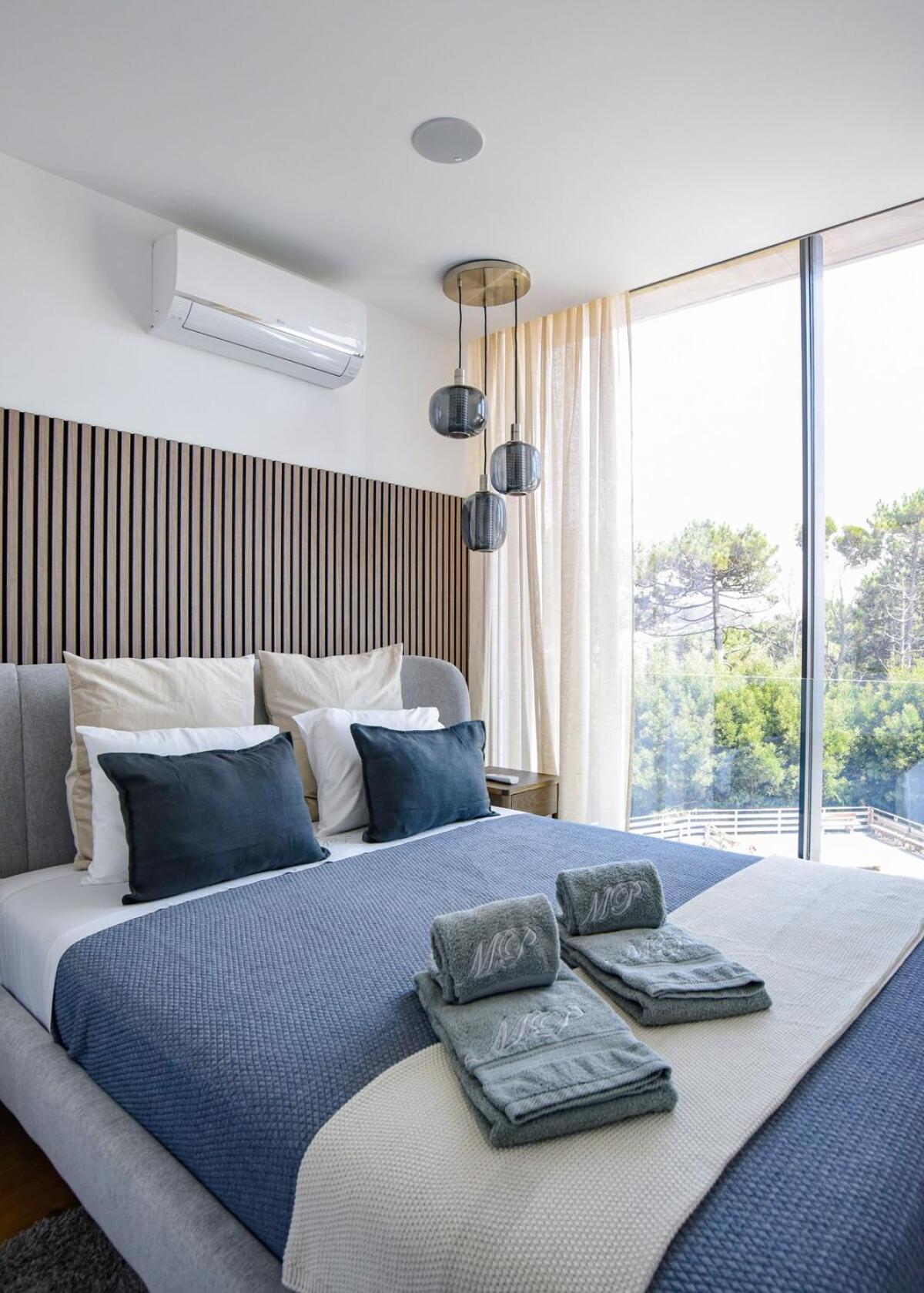 Two-Bedroom Deluxe Apartment with Ocean View photo 2