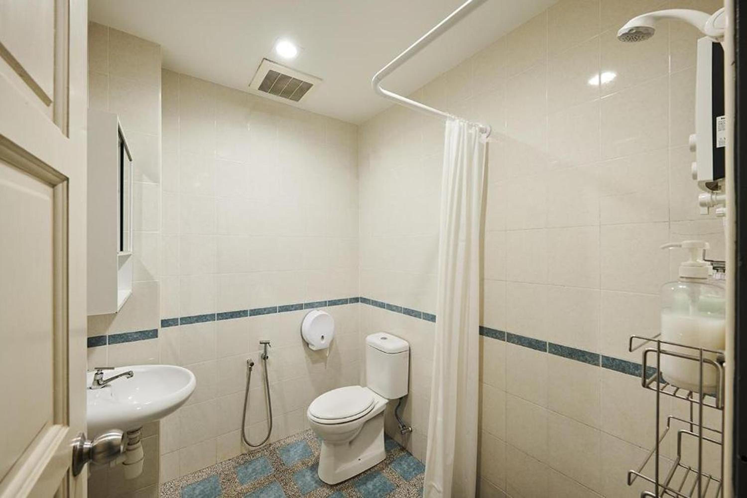 Standard Queen Room - Photo 1