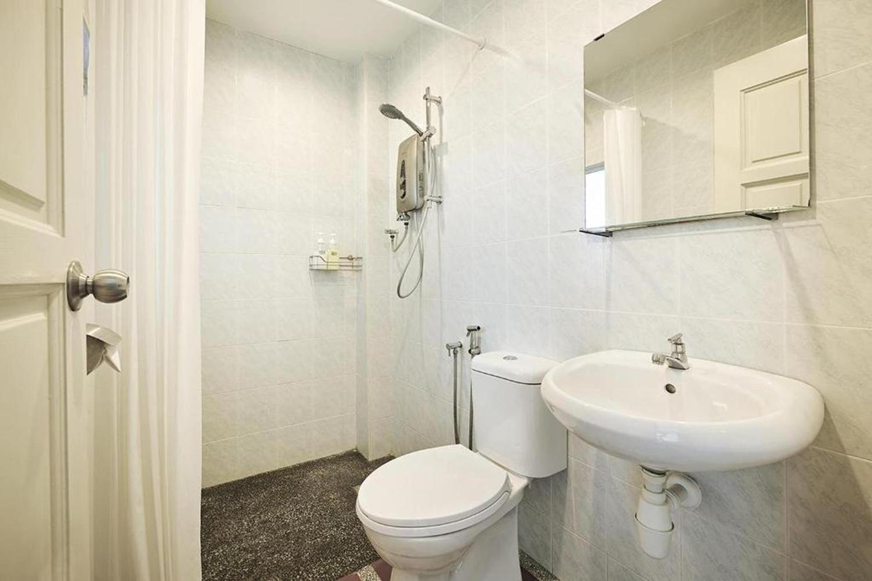 Standard Queen Room - Photo 3
