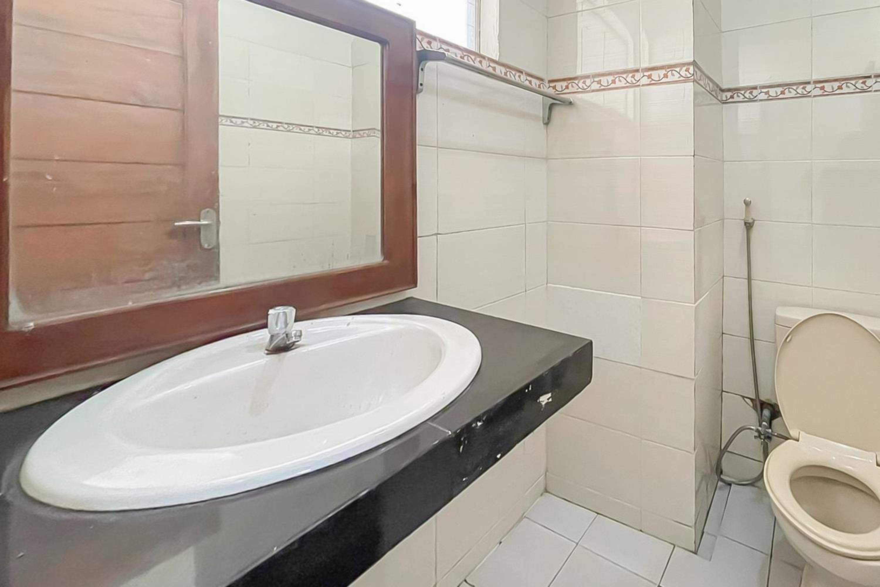 Standard Twin Room - Photo 1