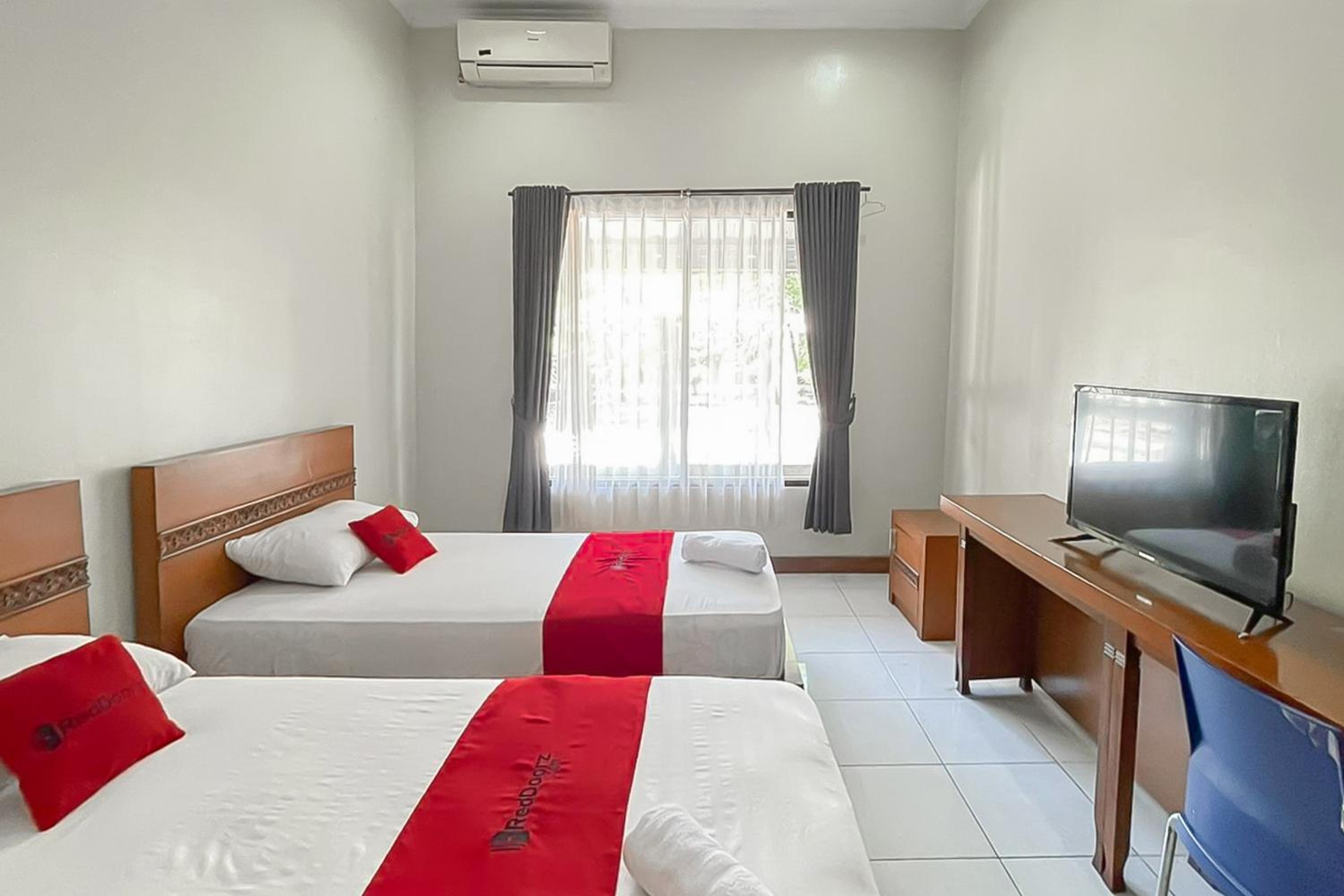 Standard Twin Room - Photo 3