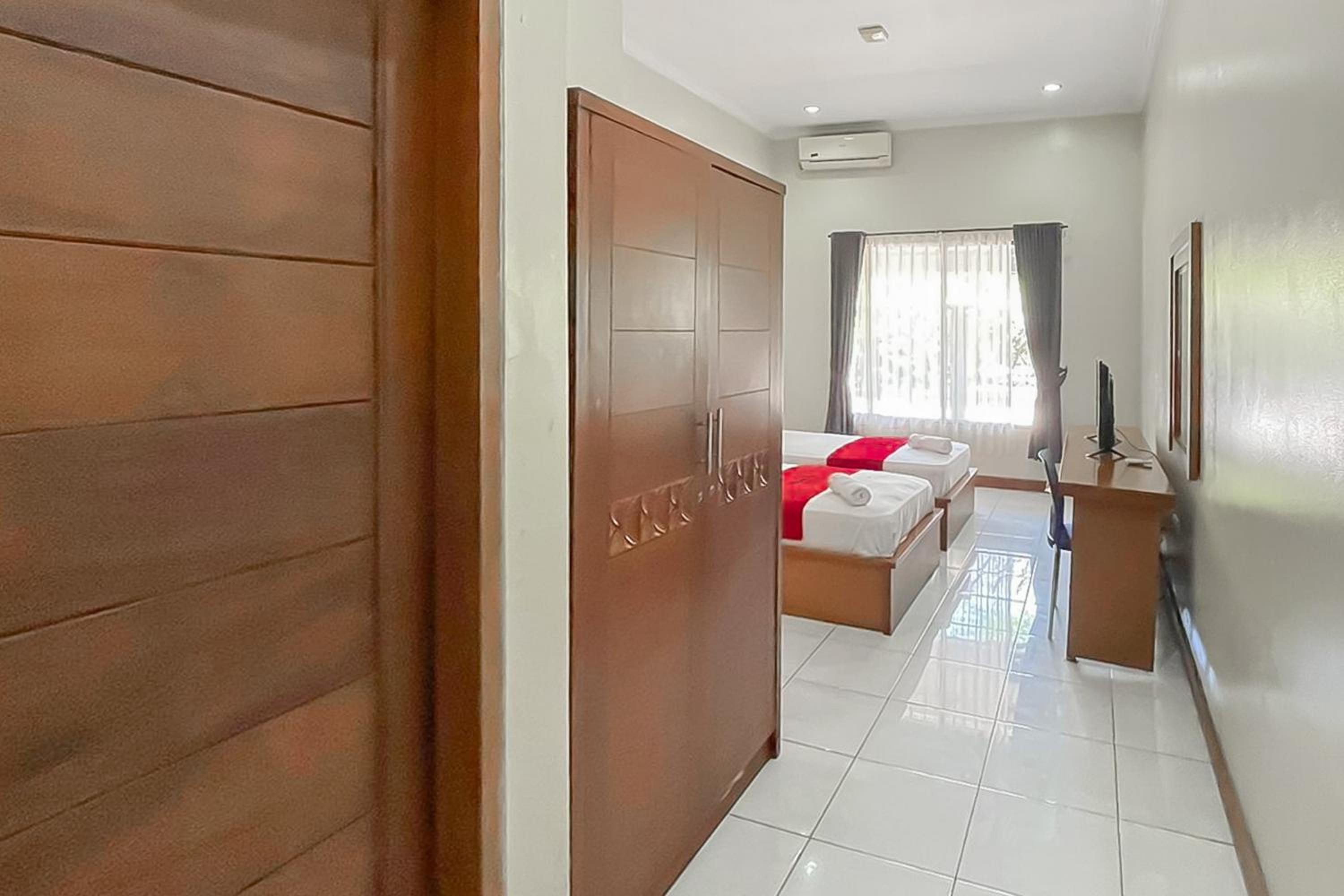 Standard Twin Room - Photo 2