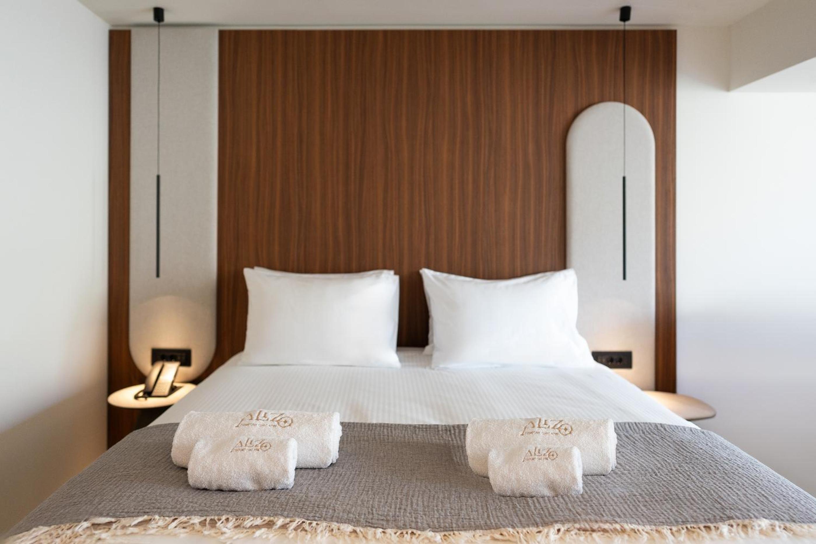 Deluxe Double Room Pool View
