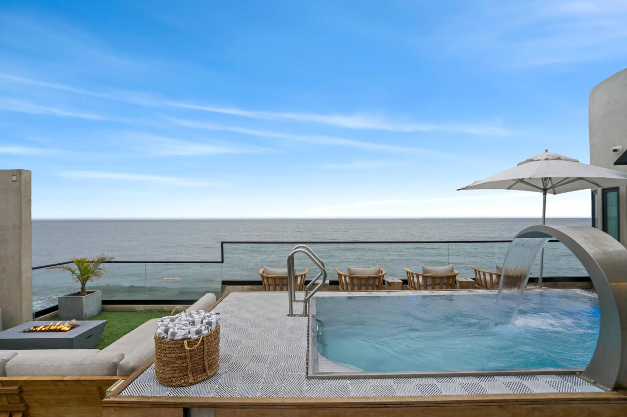Villa - Beach Front photo 1