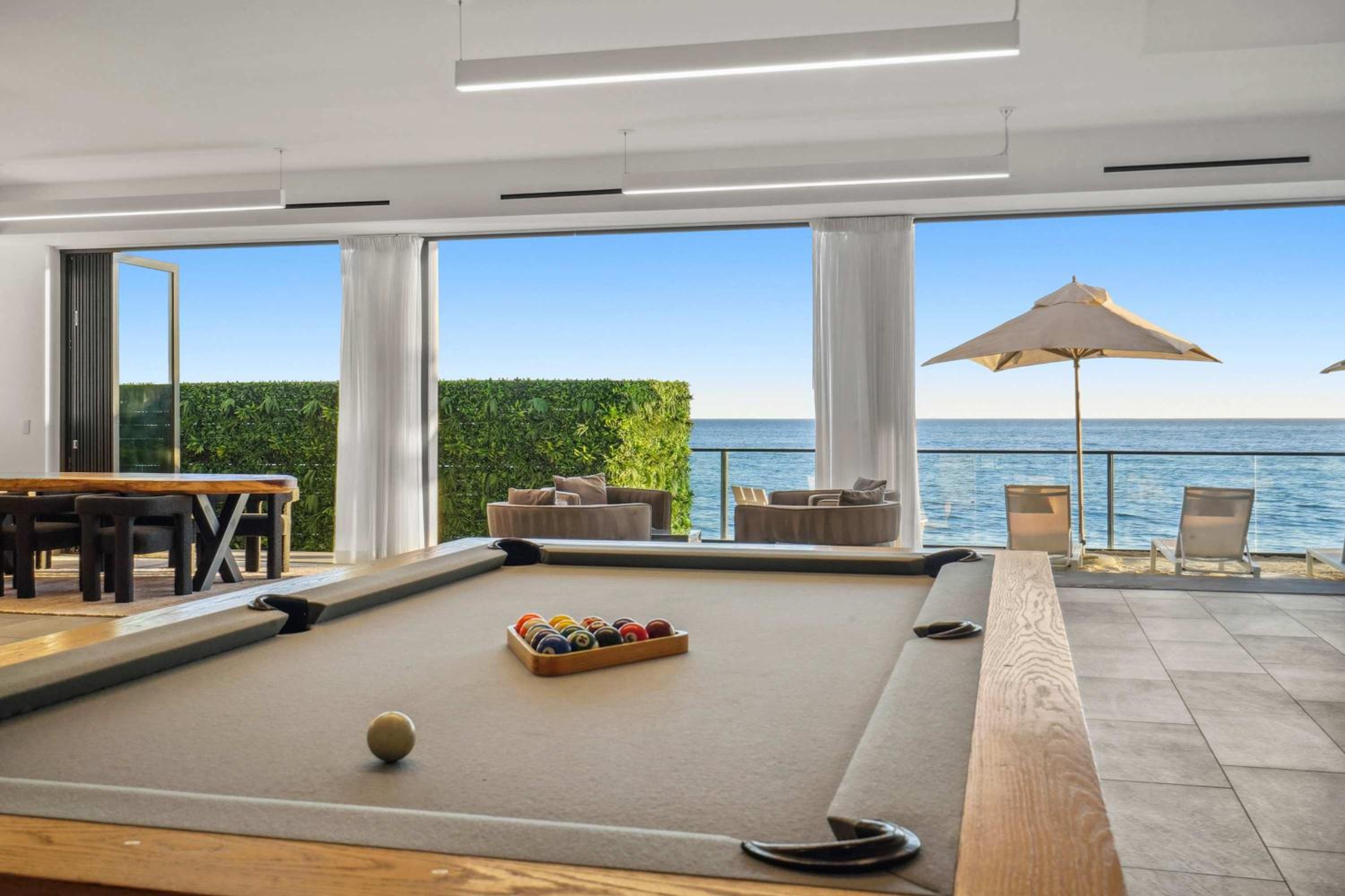Villa - Beach Front photo 2