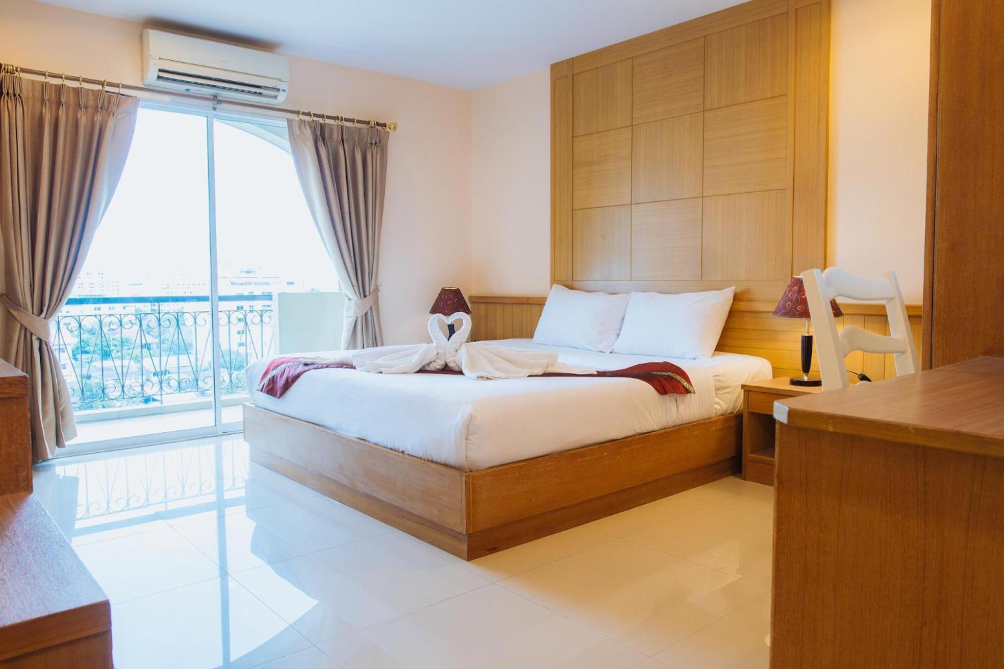 Metro Deluxe Double or Twin Room photo 3