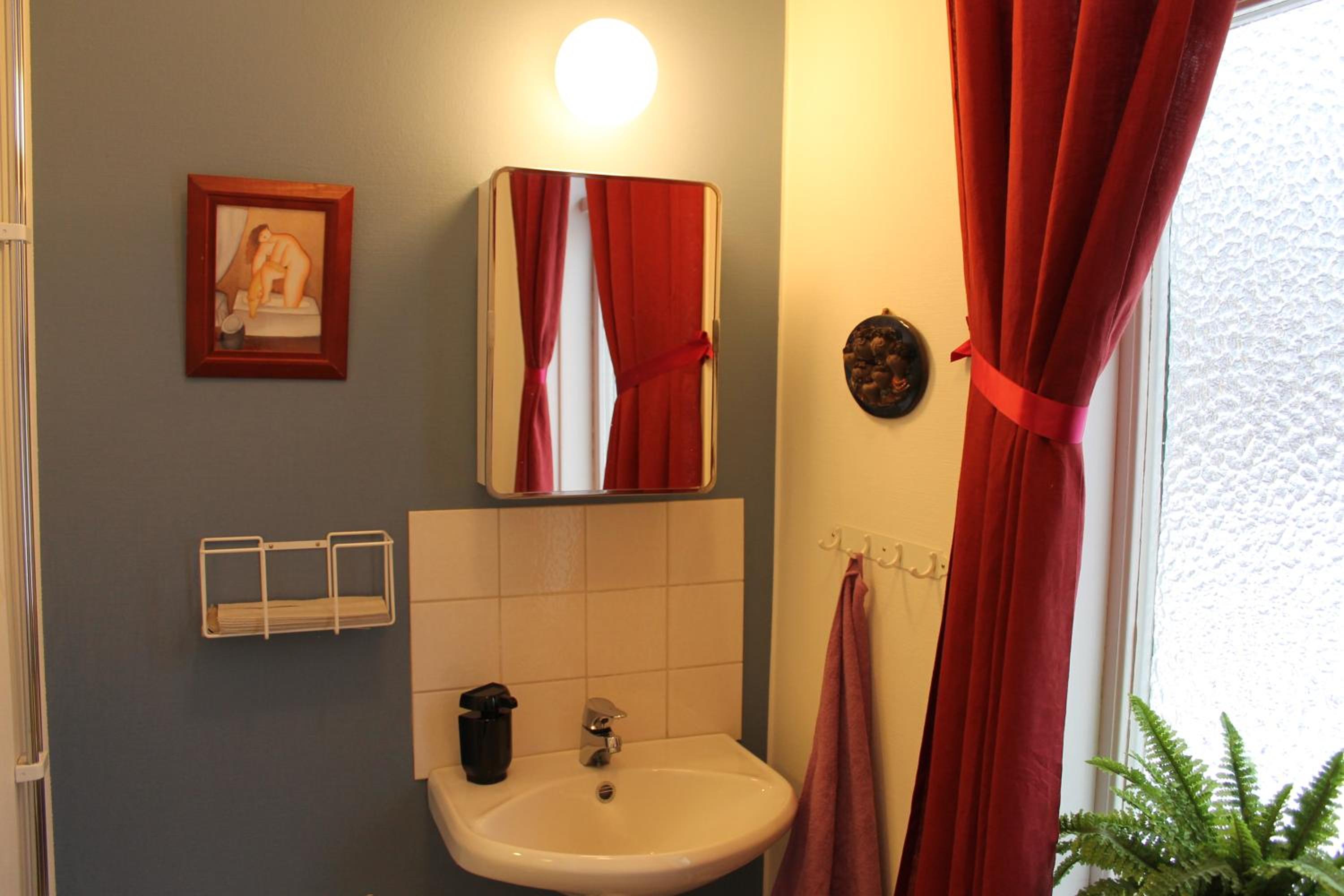 Single Room with Shared Bathroom photo 3
