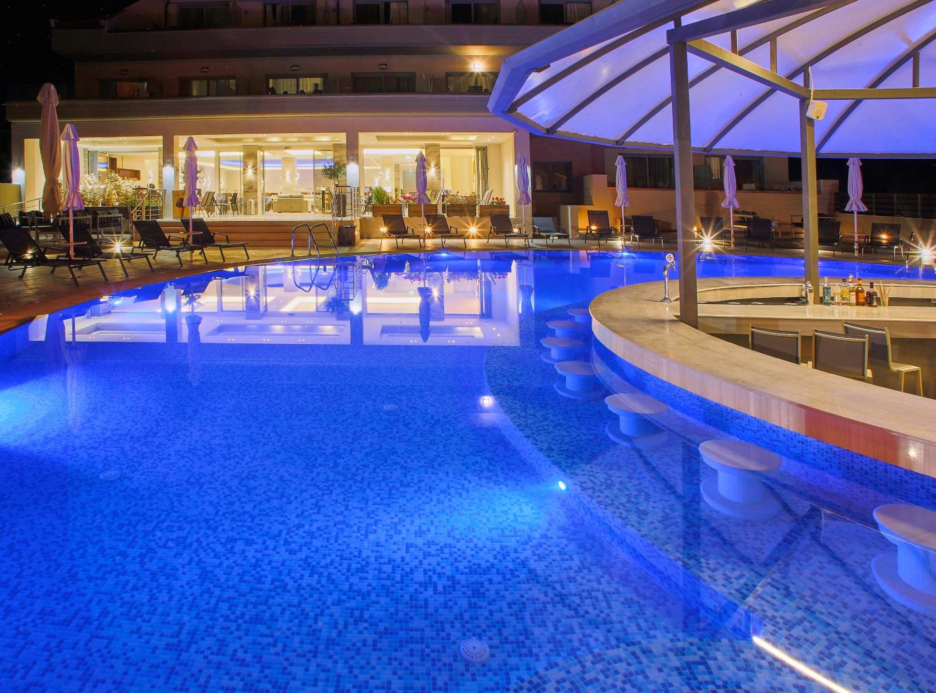 Double Room with Pool View photo 2