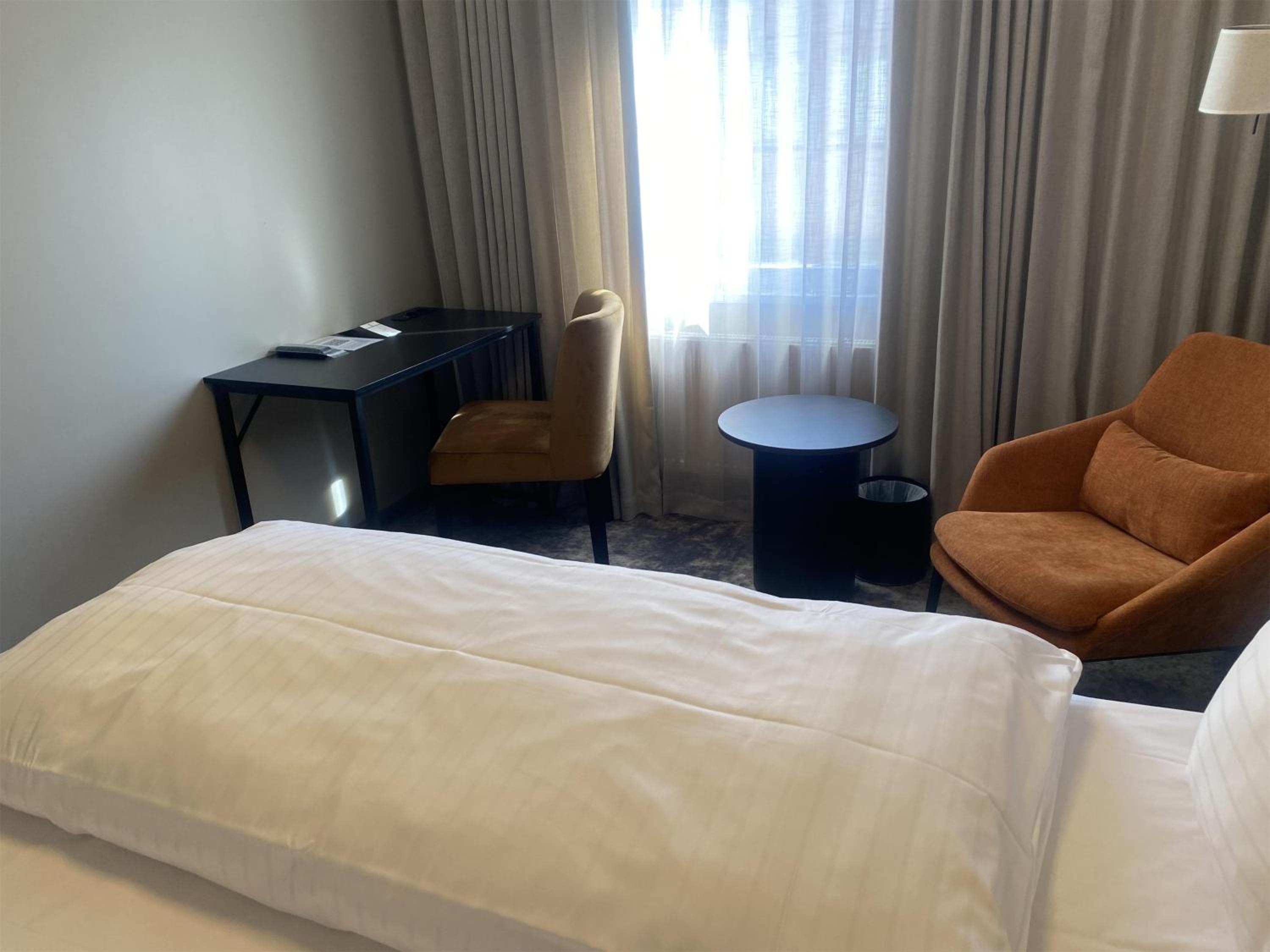 Business Queen Room - Photo 4