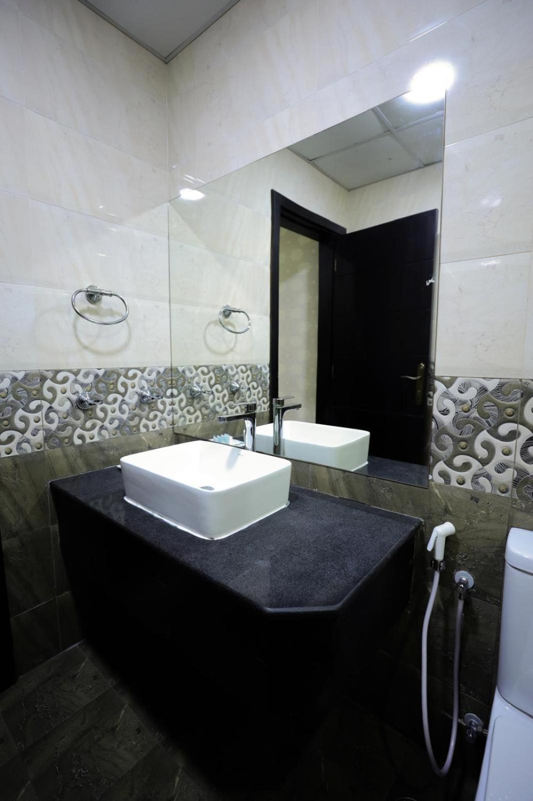 One-Bedroom Apartment with Balcony photo 3