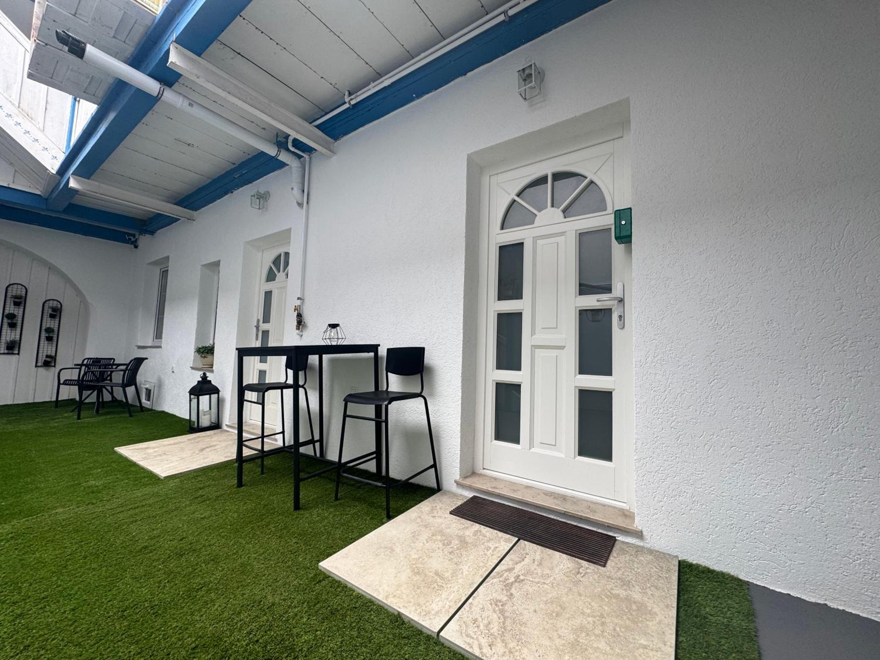 Classic One-Bedroom Apartment with King Bed
