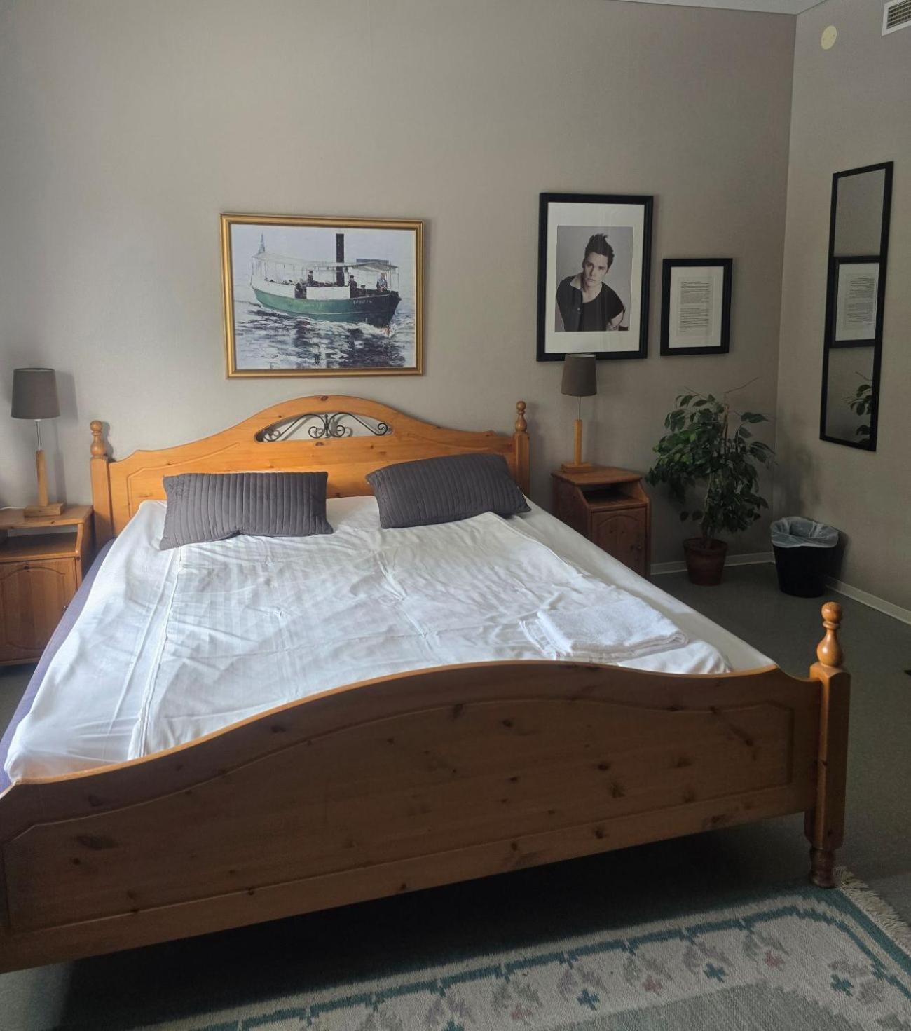 Double or Twin Room with Shared Bathroom photo 1