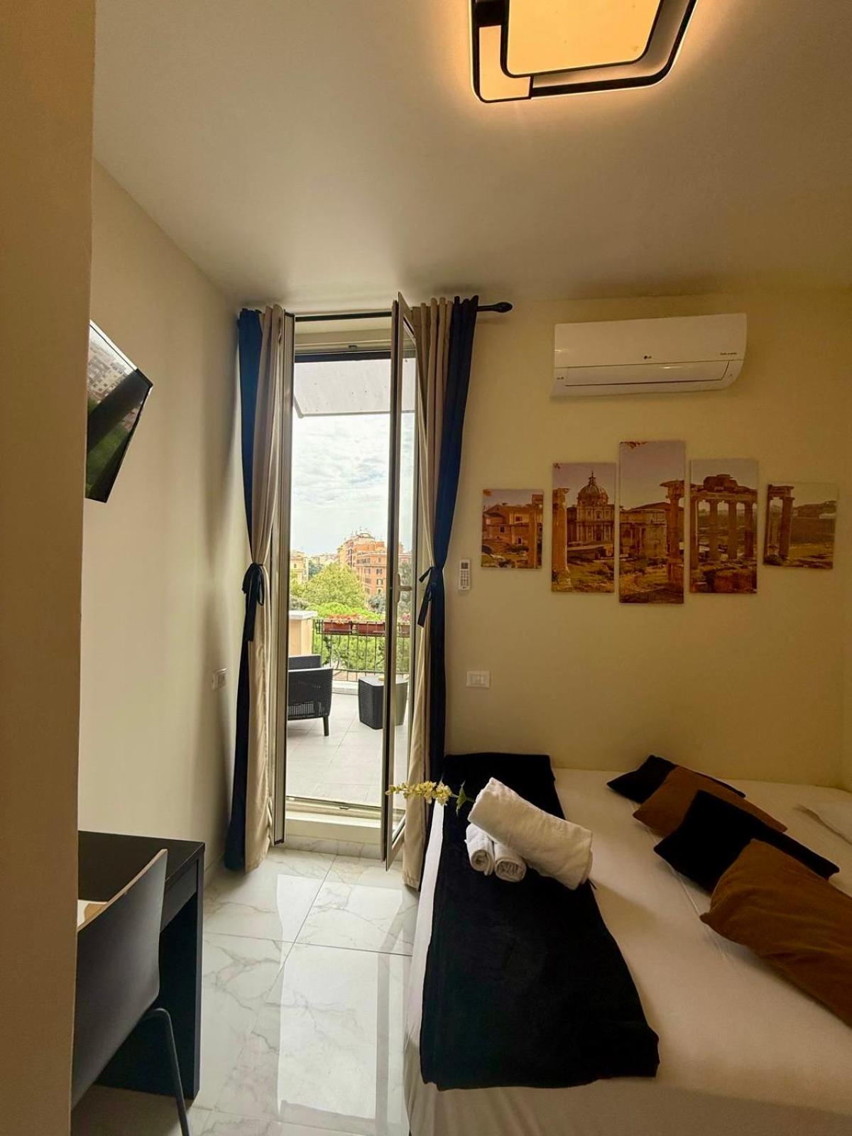 Room with Balcony photo 3