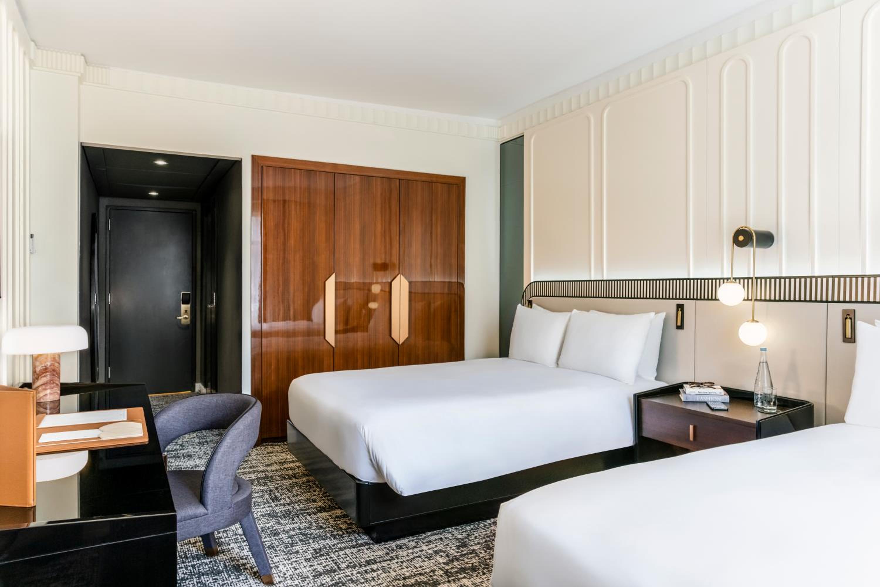 Luxury 2 Queen Beds 15th floor and up Mobility Accessible, Tub with Grab Bars