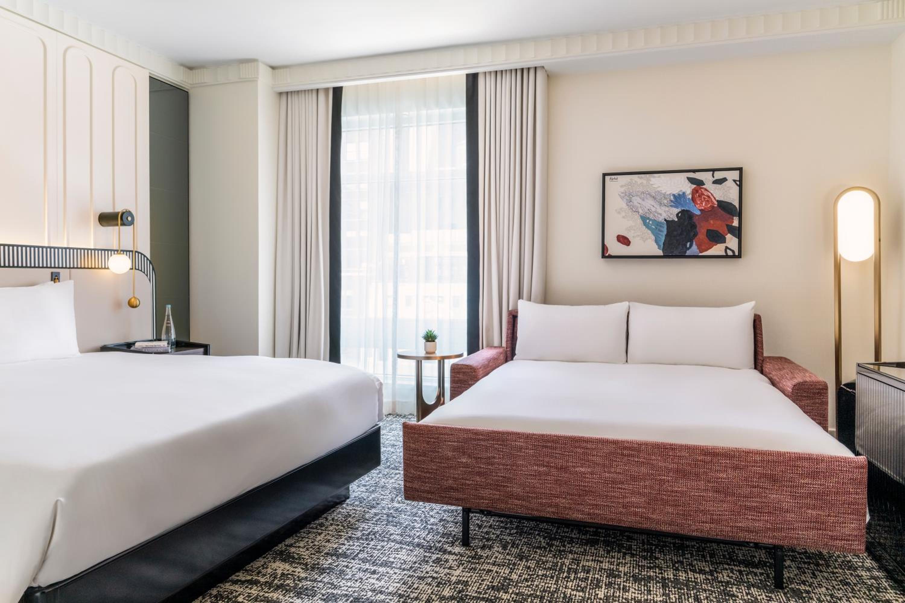 Executive King Room with Sofa Bed thumbnail 6