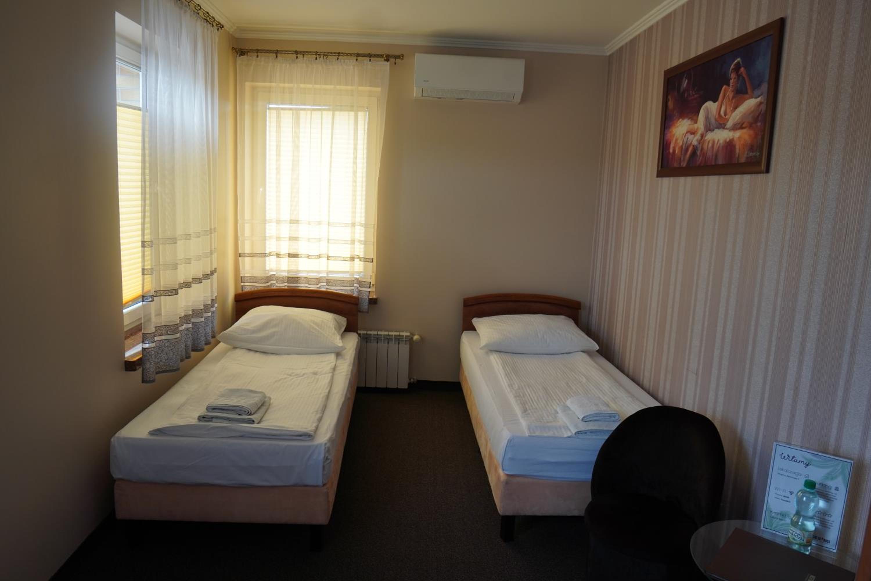 Standard Twin Room with Shared Bathroom