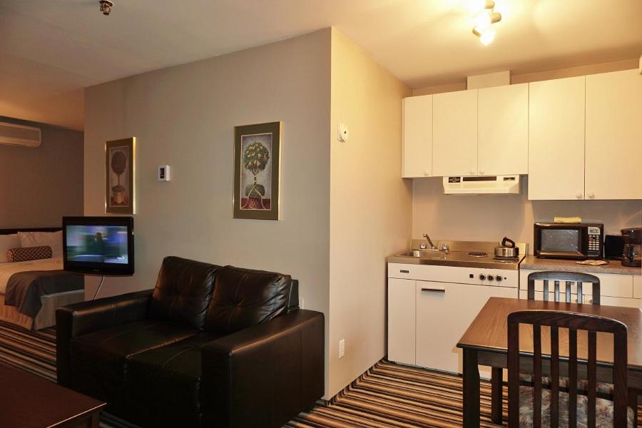 Double Room With Two Double Beds photo 2