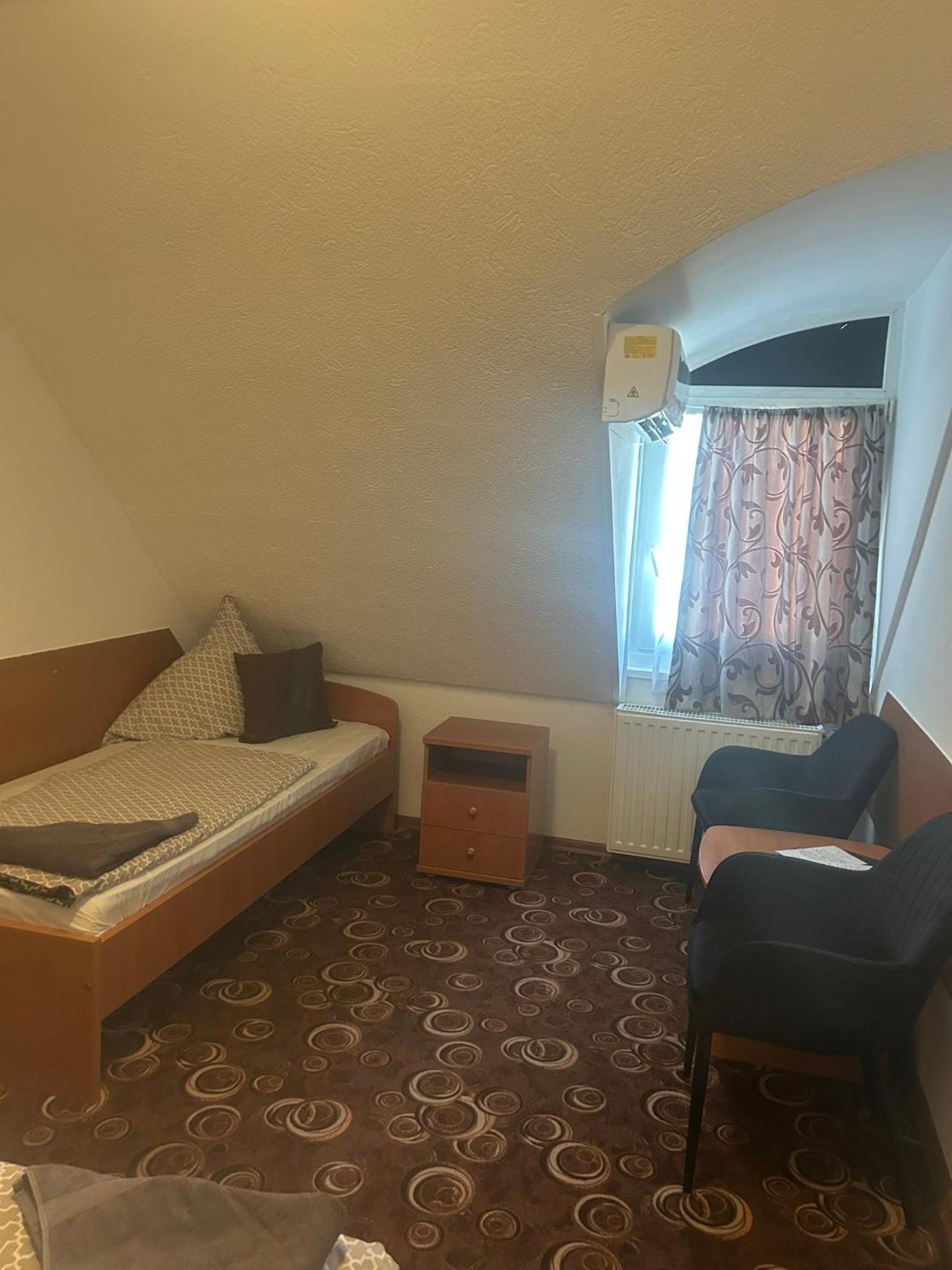 Standard Twin Room - Photo 6