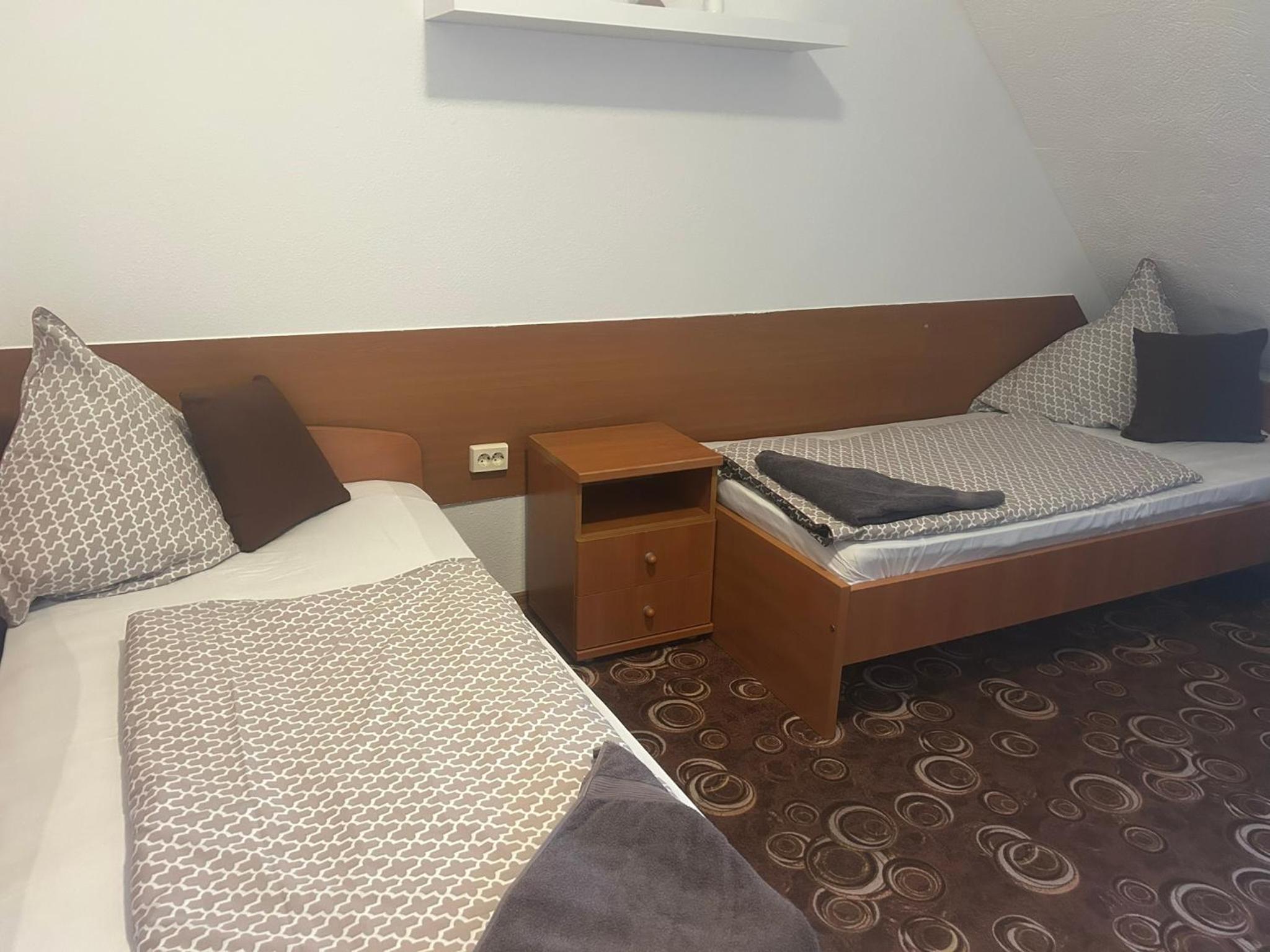 Standard Twin Room - Photo 5