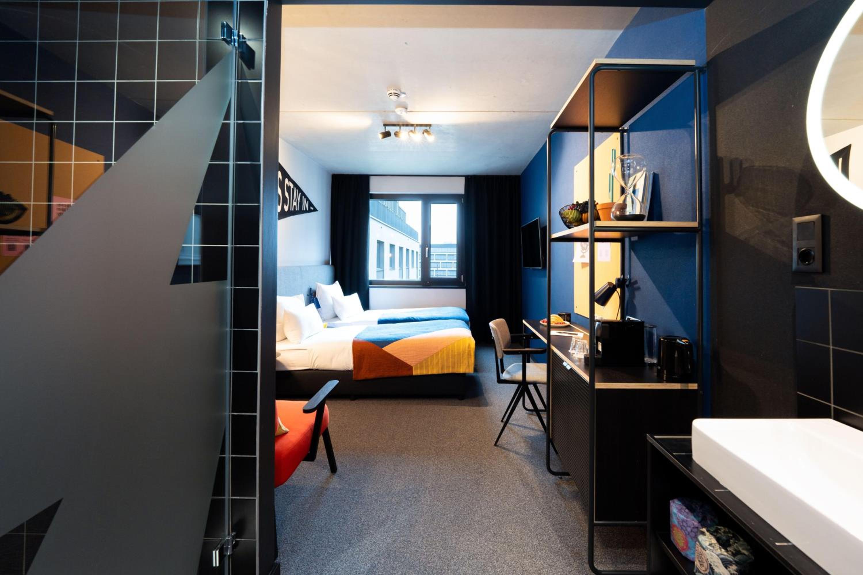 Standard Twin Room - Photo 6