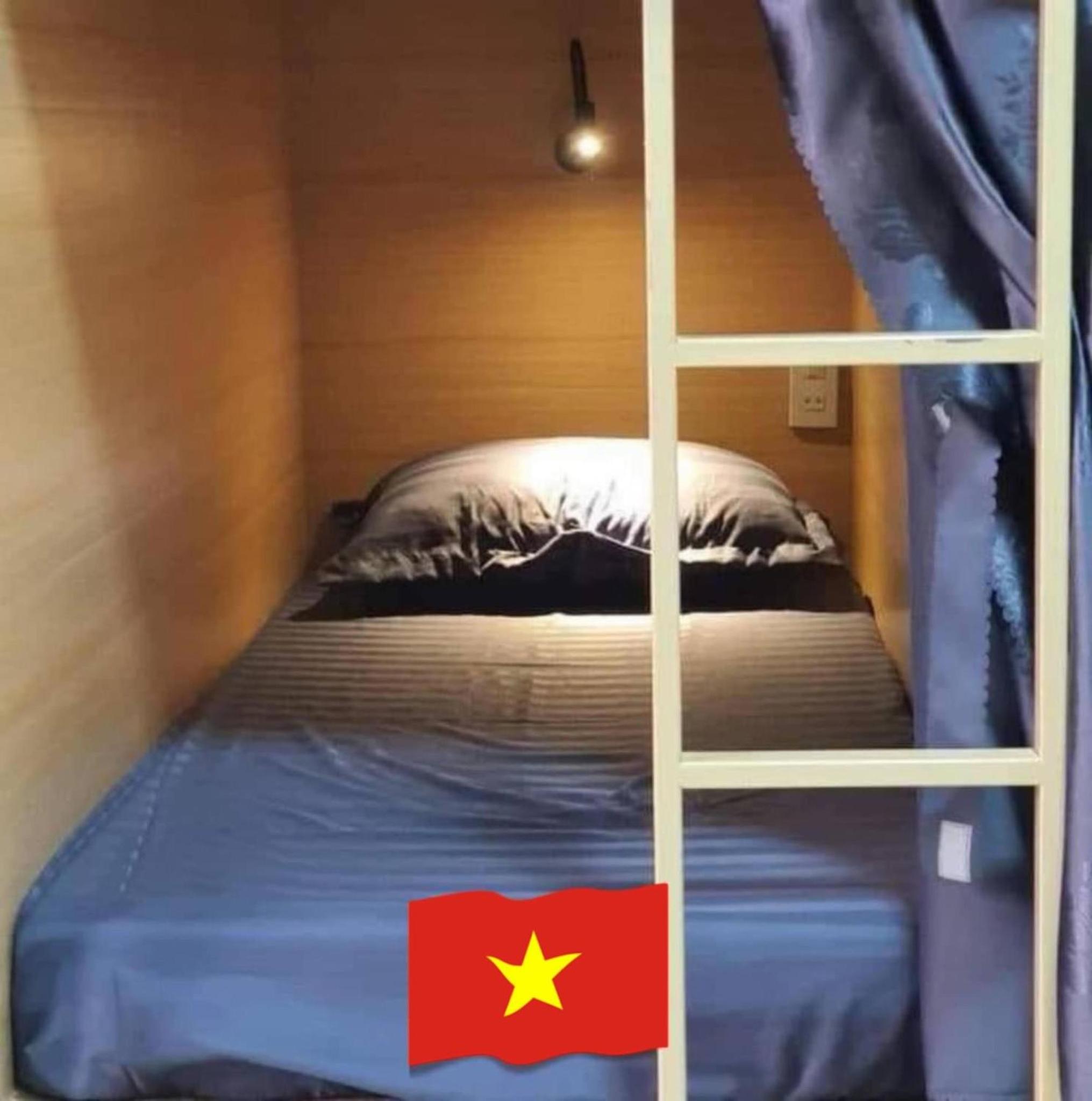 Single Bed in Male Dormitory Room with Shared Bathroom photo 3
