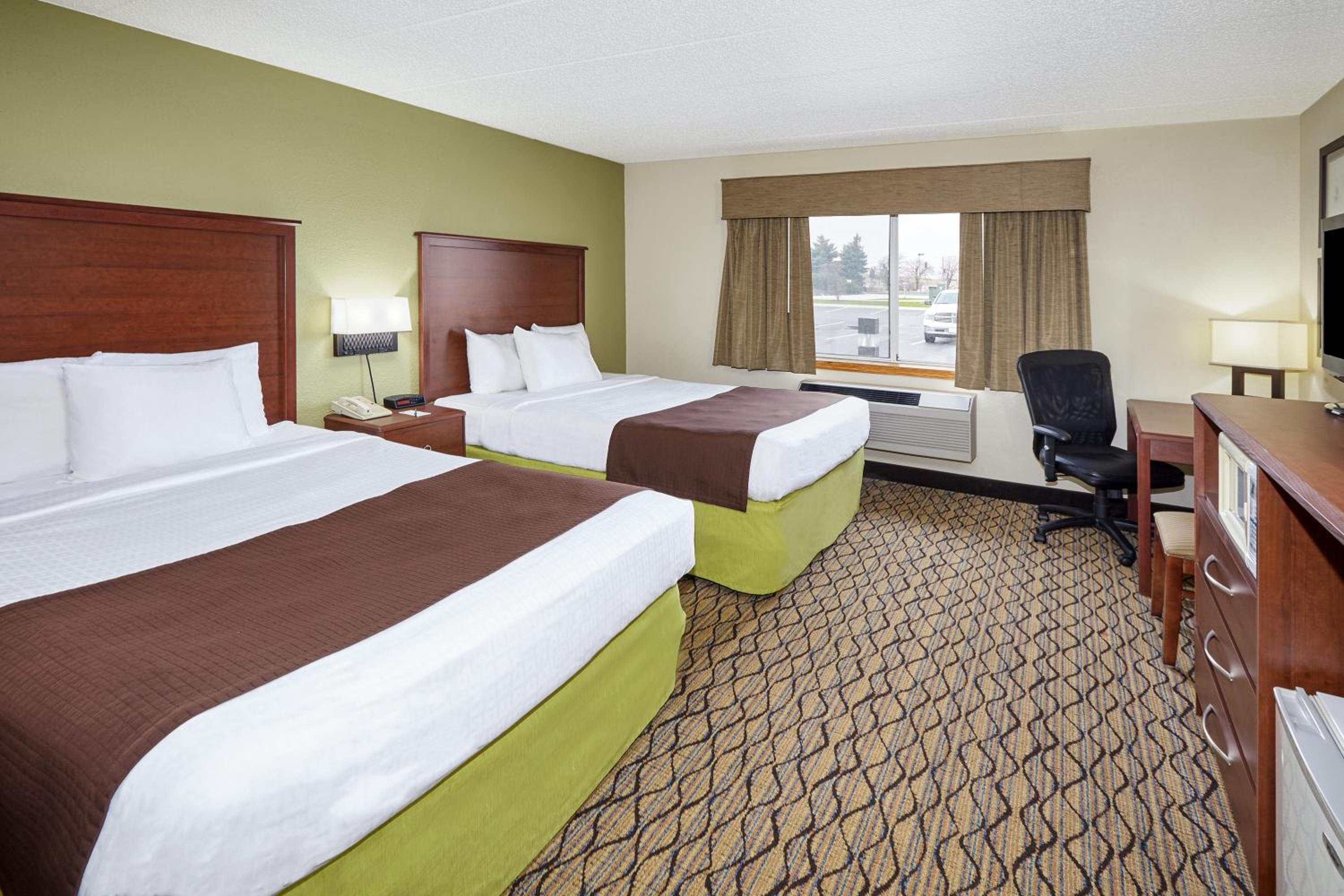Queen Room with Two Queen Beds - Non-Smoking - Photo 1