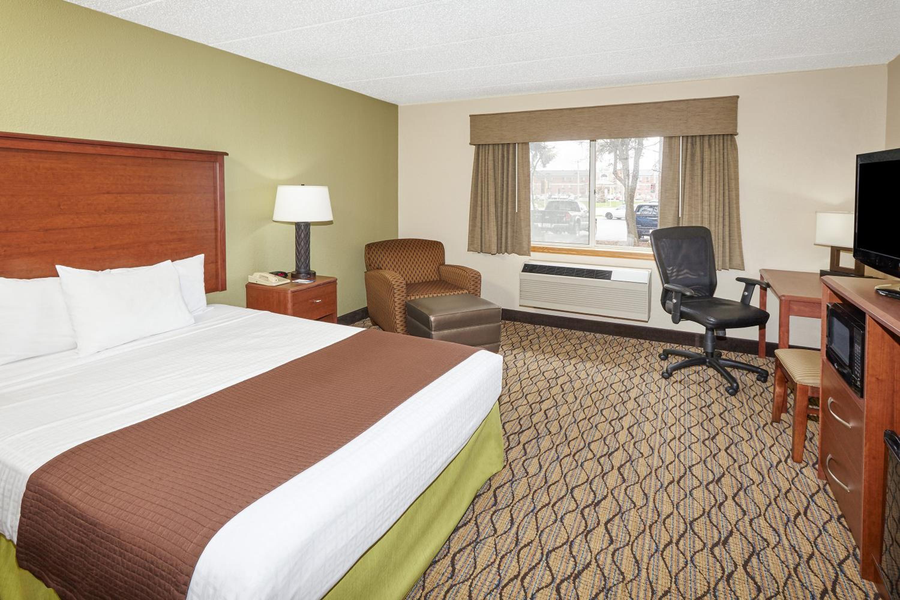 Queen Room - Mobility Access/Non-Smoking