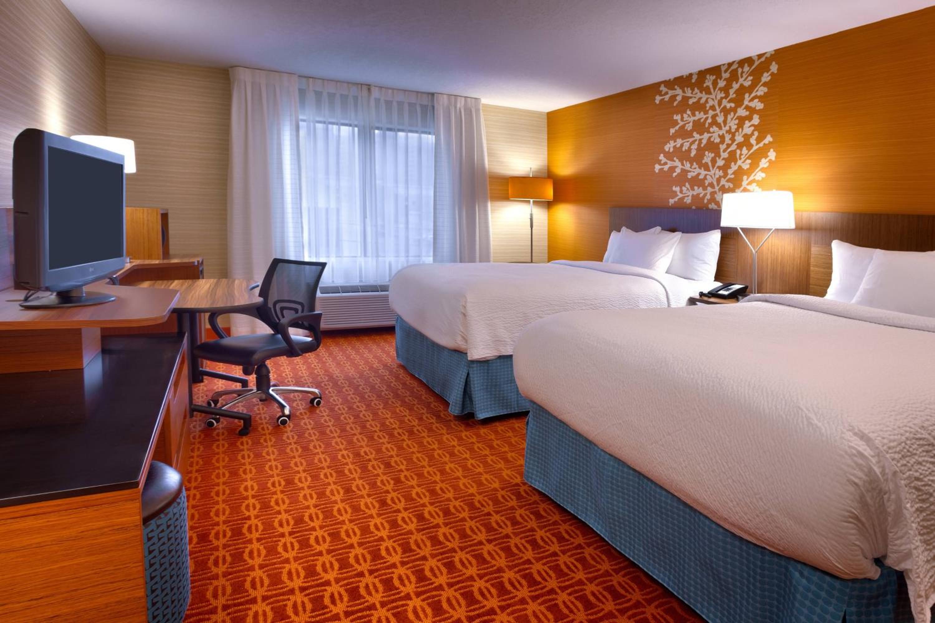 Queen Room with Two Queen Beds and Roll-in Shower - Mobility Accessible - Photo 6