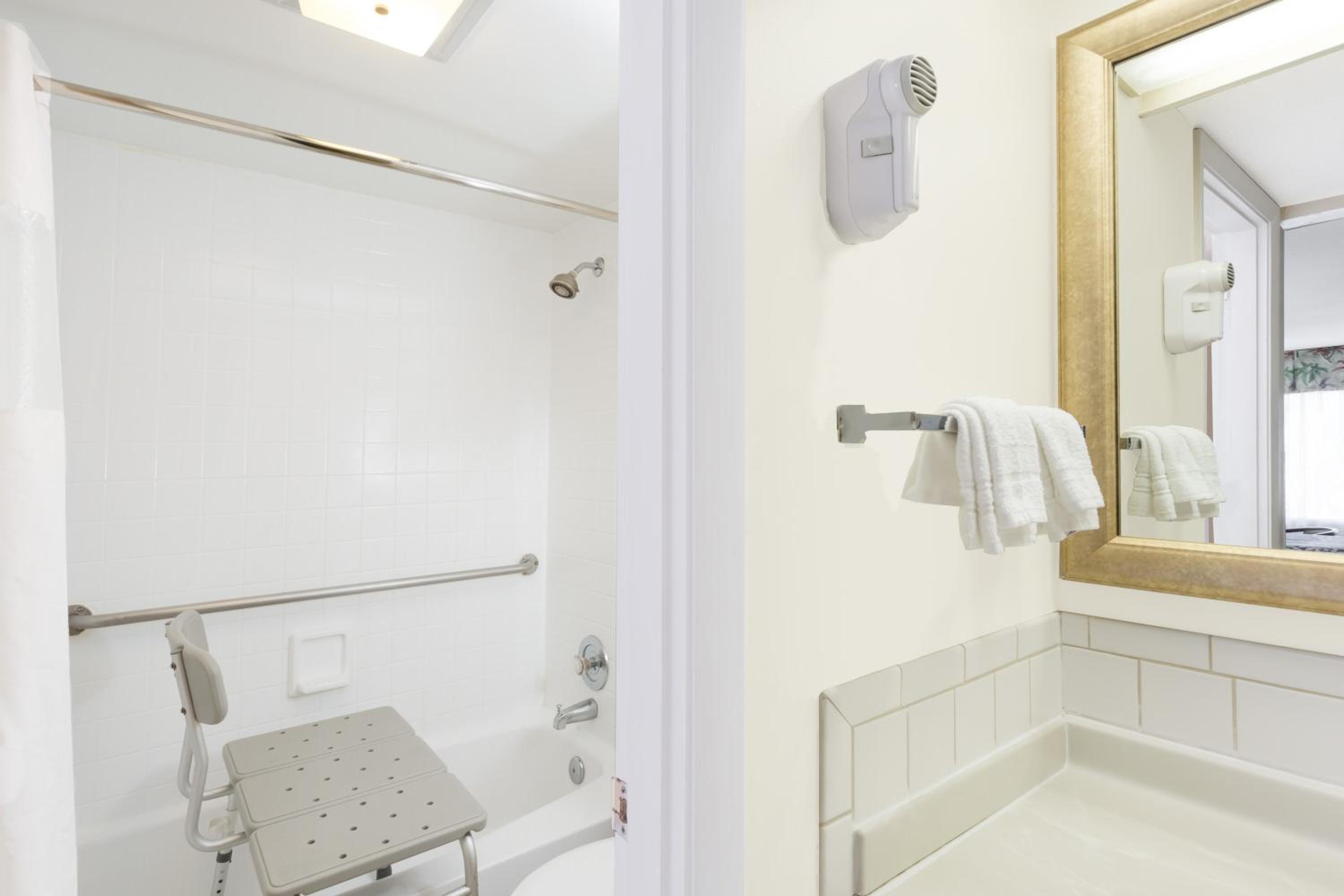 Deluxe Double Room - Disability Access/Non-Smoking - Photo 2