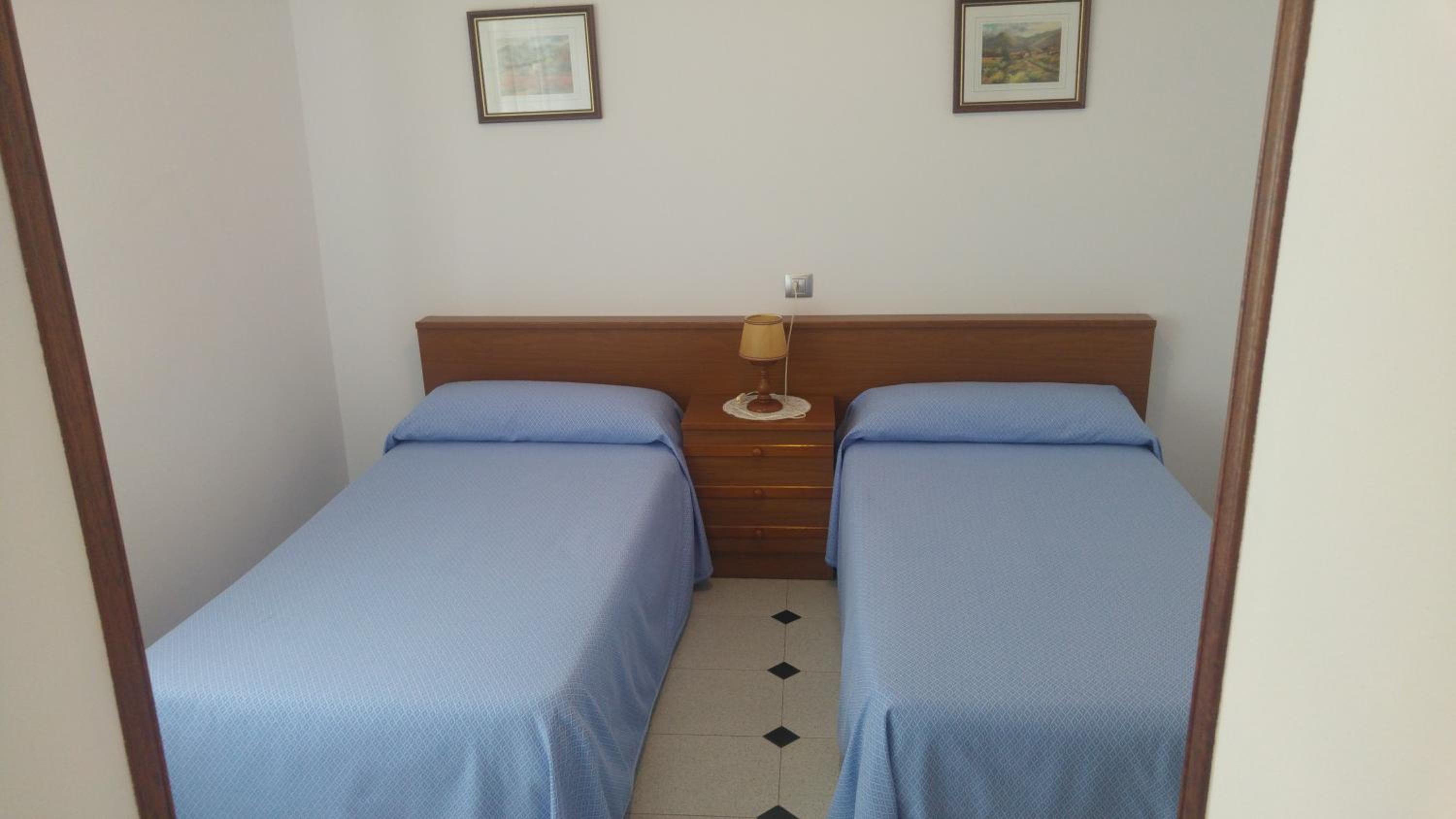Habitación Triple con Vista al Jardín