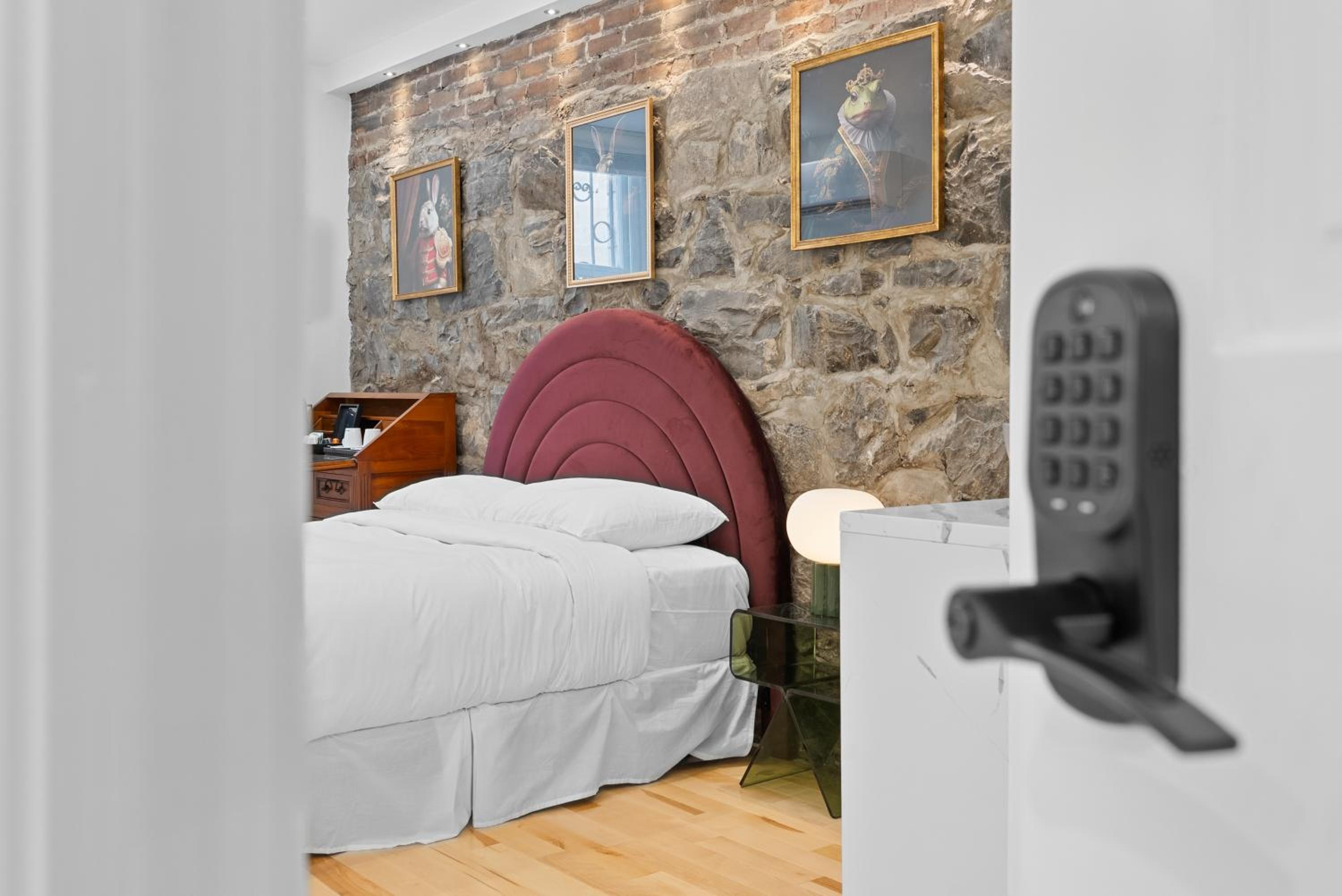 Double Room thumbnail 5