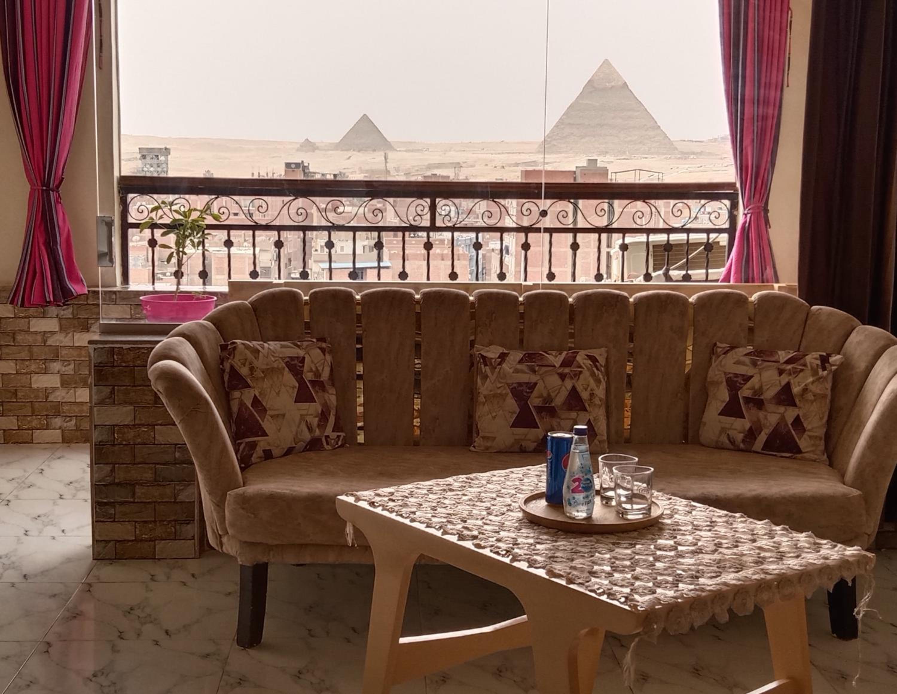 One-Bedroom Apartment with Balcony and Mountain View   photo 1