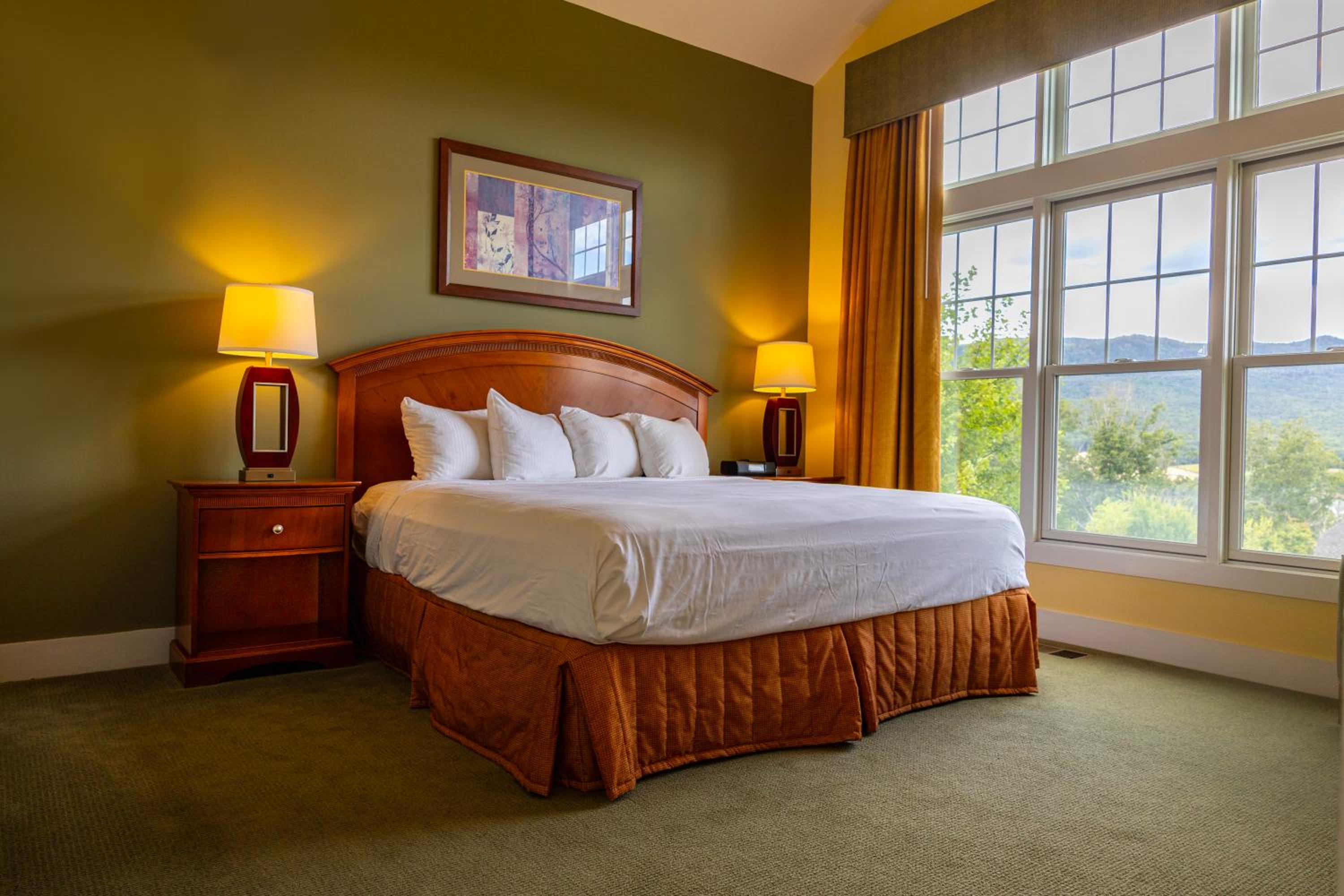 Regal Vistas 2 Bedroom Presidential Condo with Jacuzzi - Full Kitchen