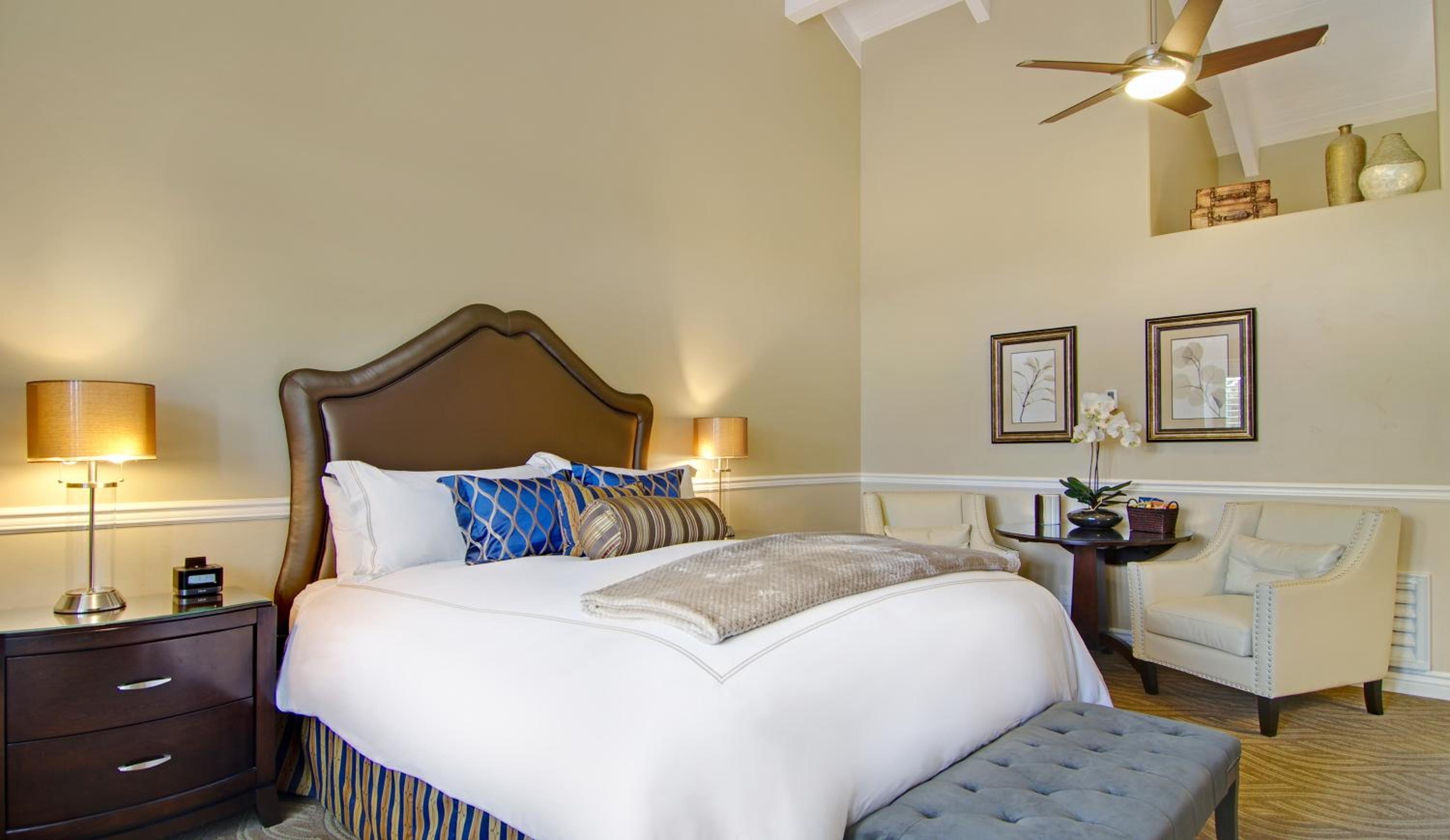 Deluxe King Room - Photo 10