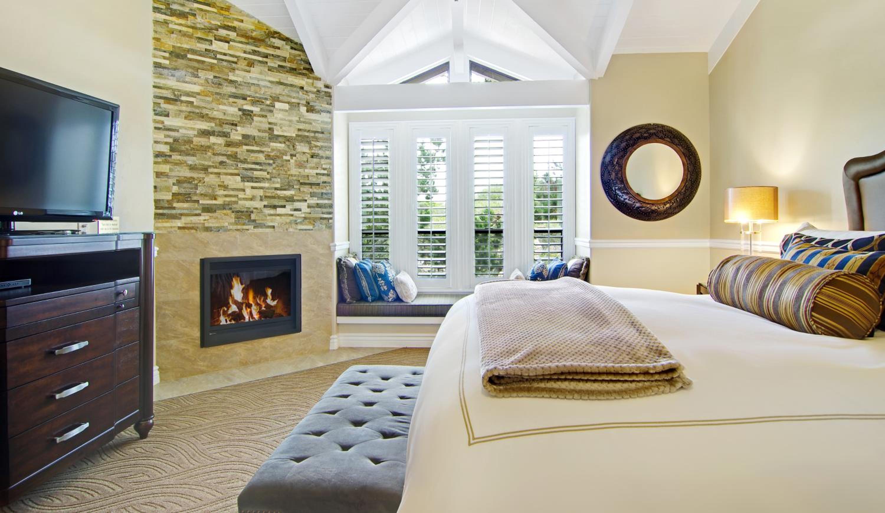 Deluxe King Room - Photo 1