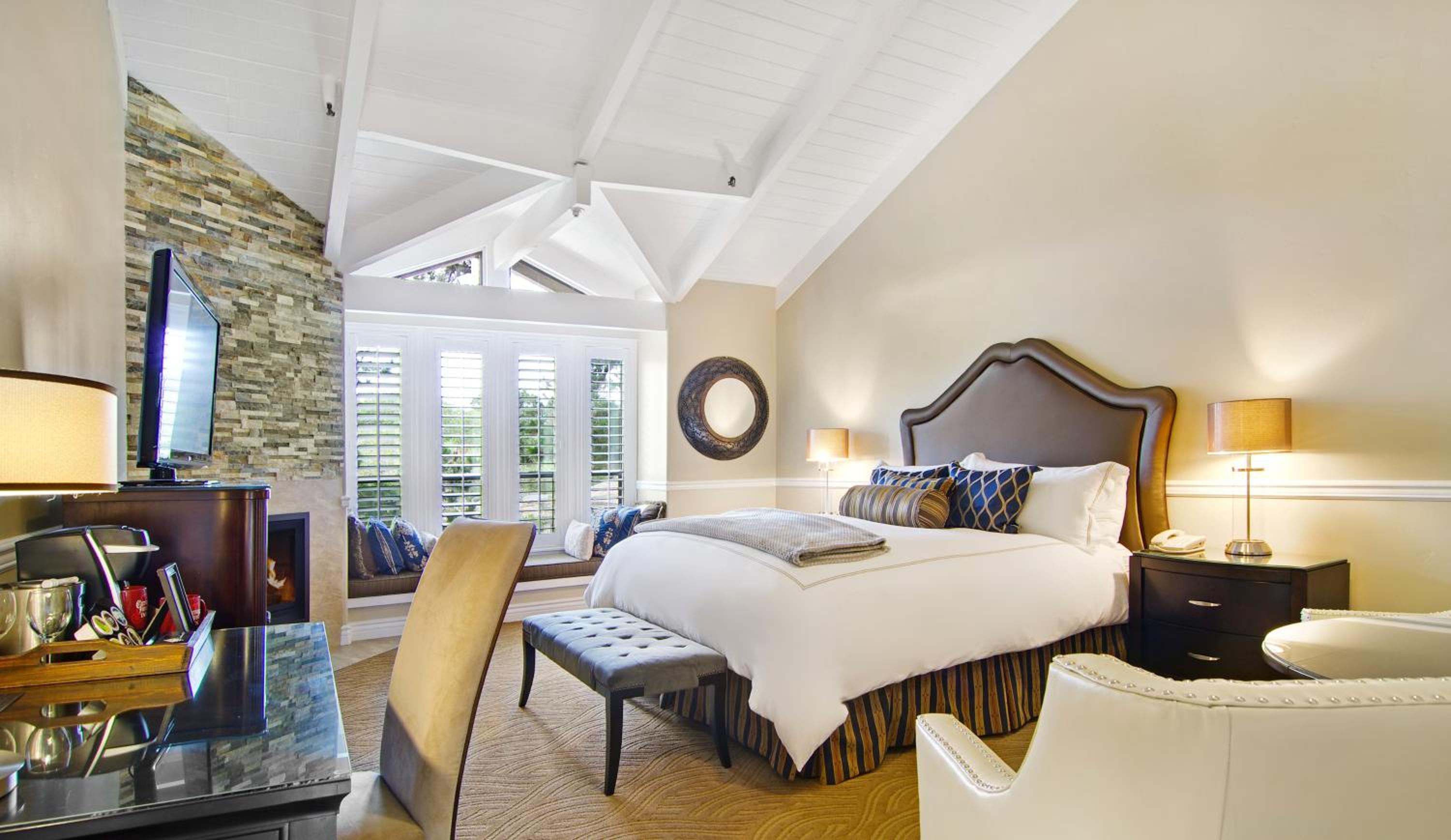 Deluxe King Room - Photo 5