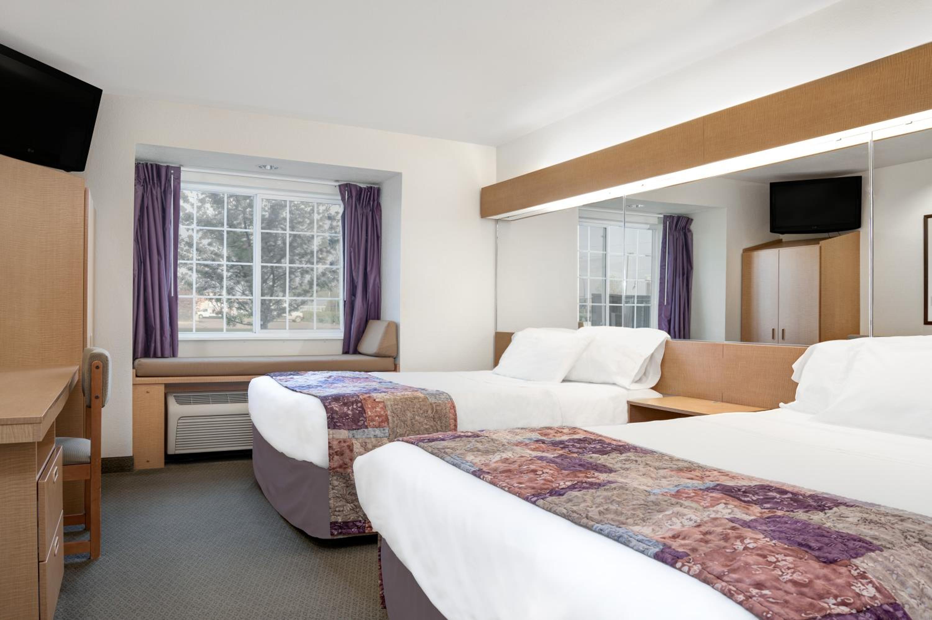 Queen Room with Two Queen Beds - Non-Smoking - Photo 1