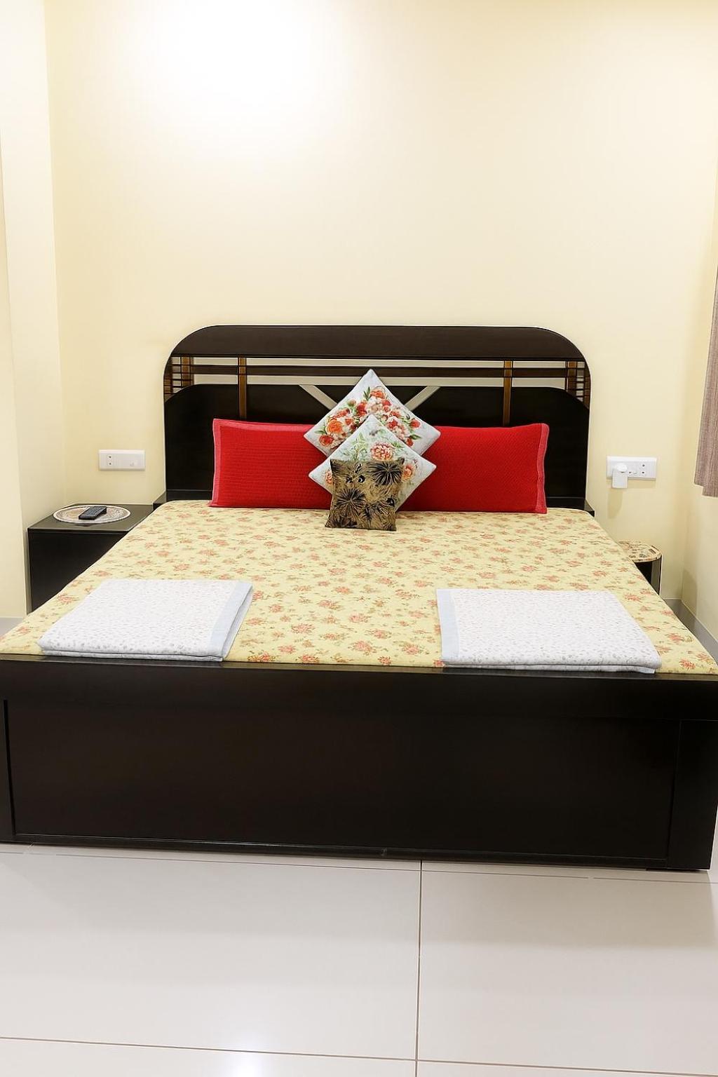 Deluxe Double Room (2 Adults + 1 Child)