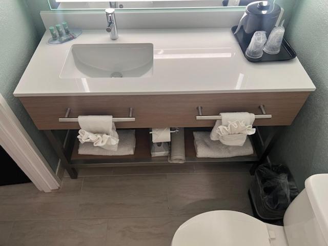 King Room - Disability Access - Photo 6