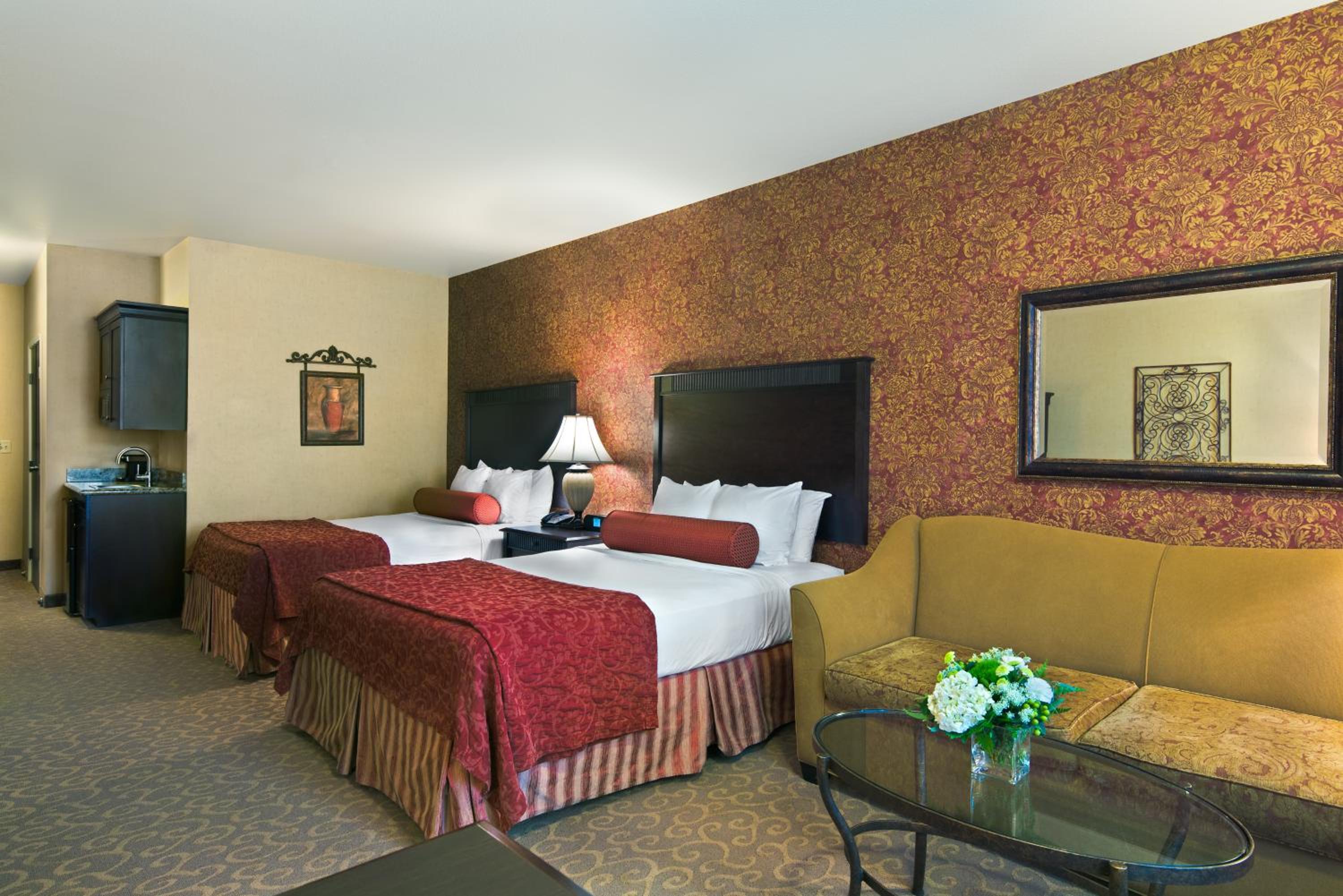 2 Queen Suite - Photo 1