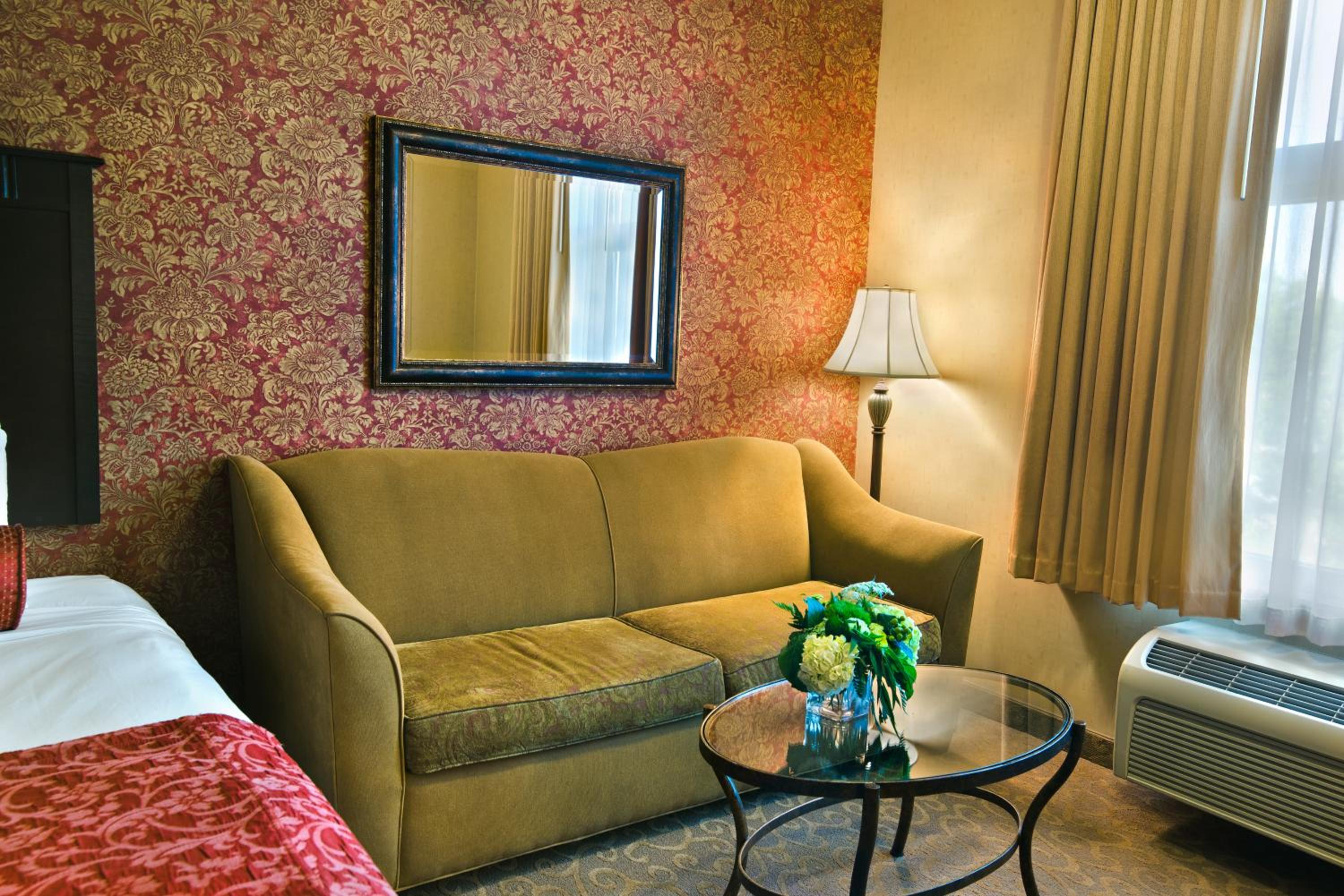 2 Queen Suite - Photo 2