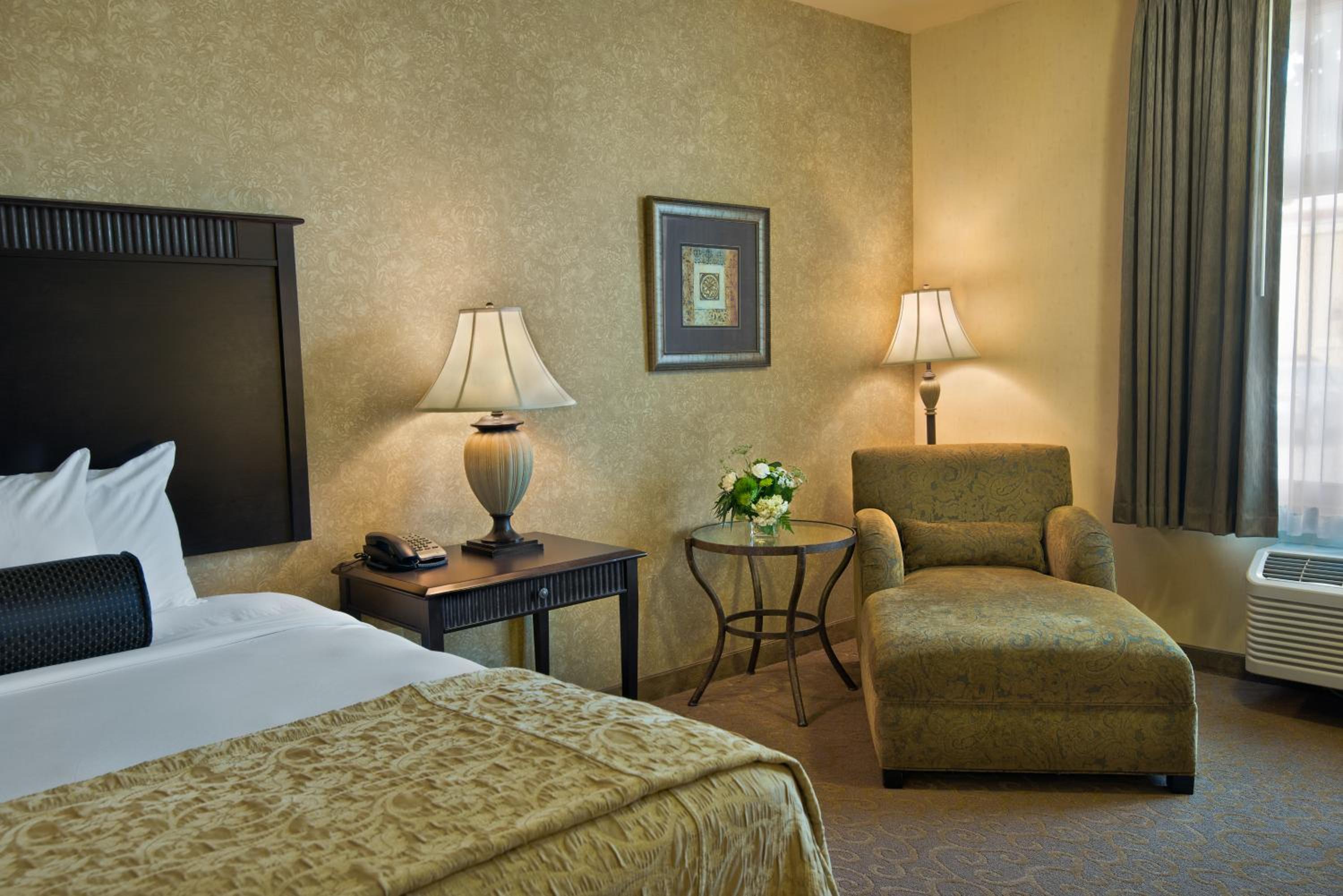 King Suite - Photo 2